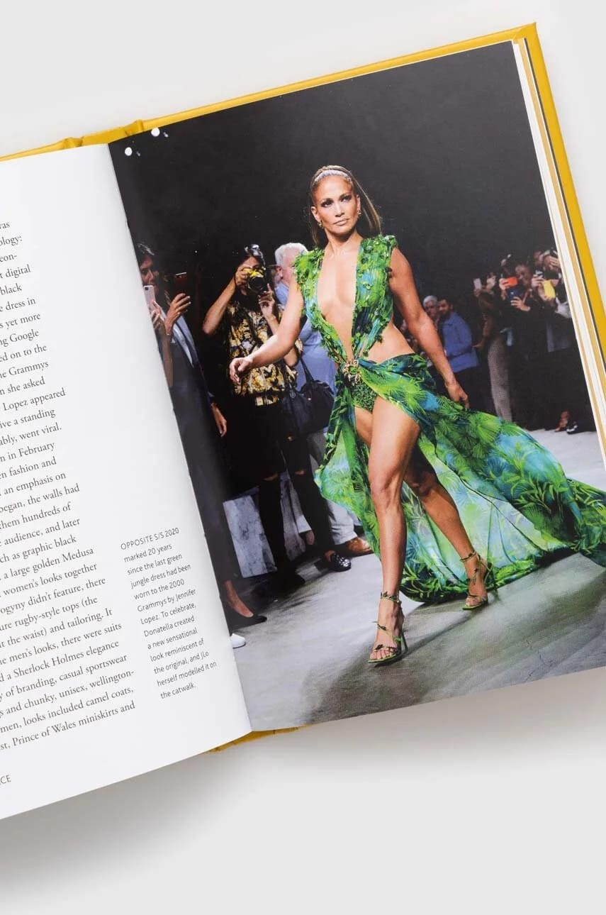 Маленькая книга Versace Лайи Фарран Грейвс - фото 2