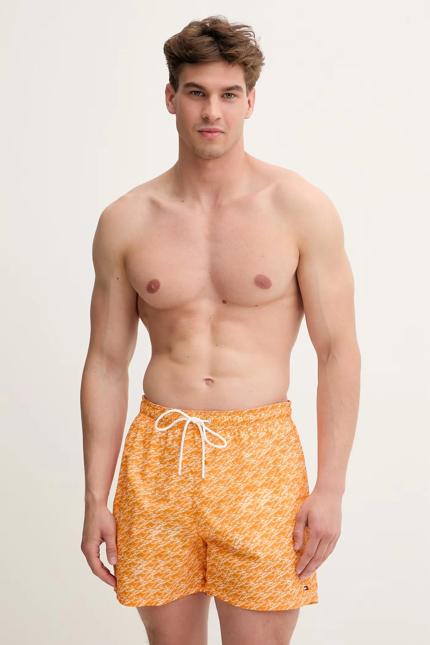 Tommy Hilfiger - фото 1