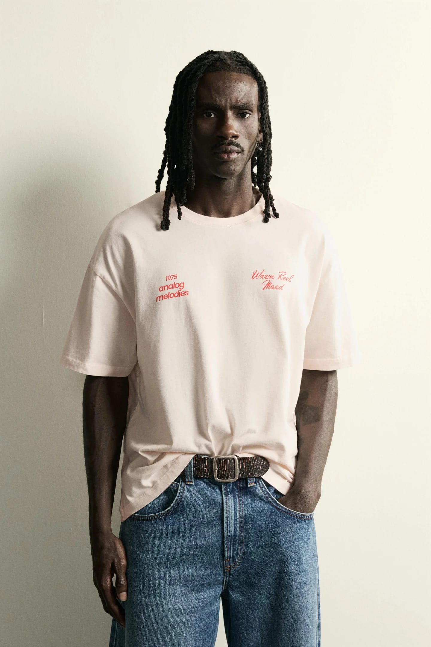 ФУТБОЛКА СВОБОДНОГО КРОЯ С ЭФФЕКТОМ СТИРКИ И ПРИНТОМ - фото 2