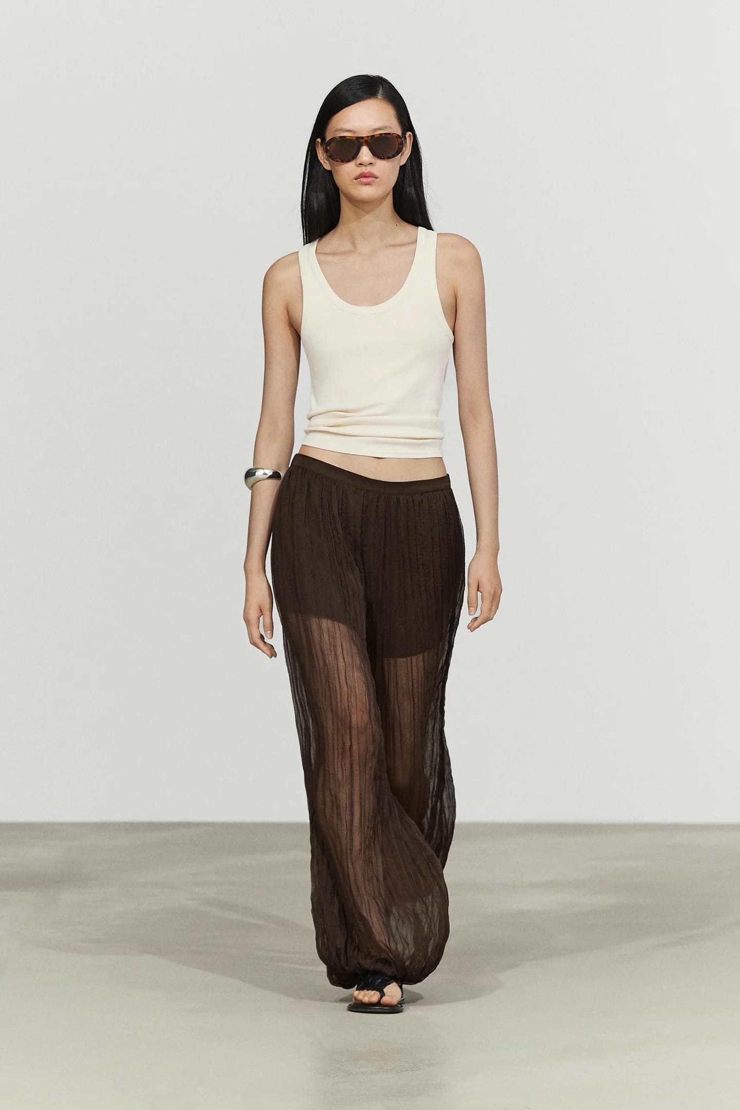 Свободные брюки в стиле Total Look. - фото 6