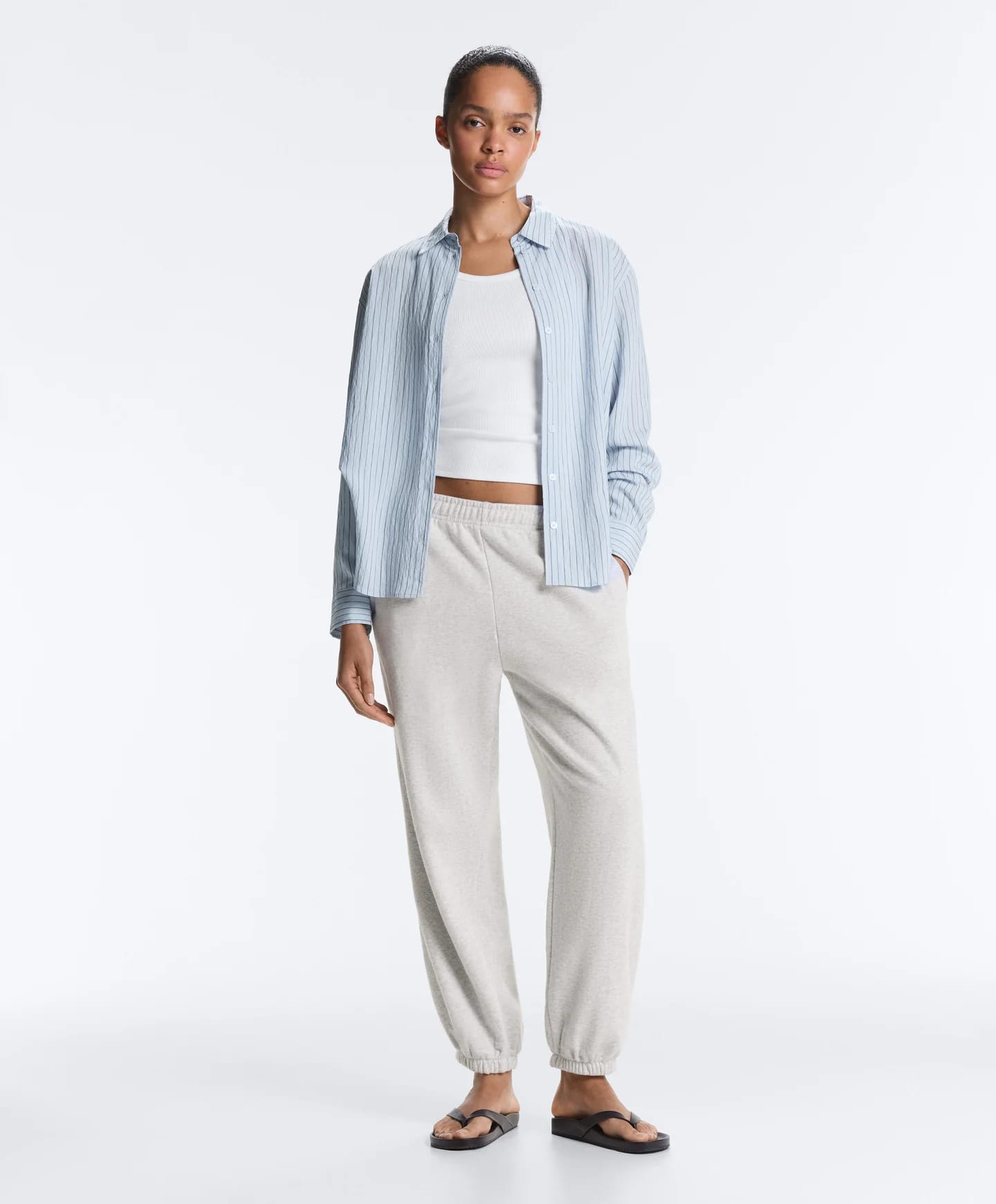 Приталенная футболка в рубчик из хлопка и модала - фото 45