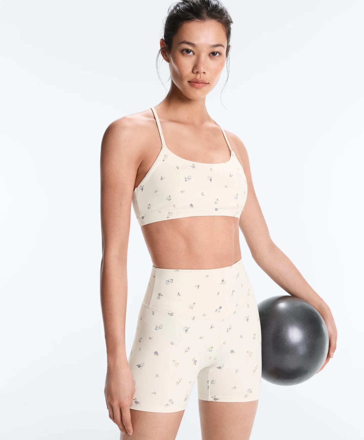 Шорты Total Look Evermove 10 см с цветами цвета экрю - фото 10