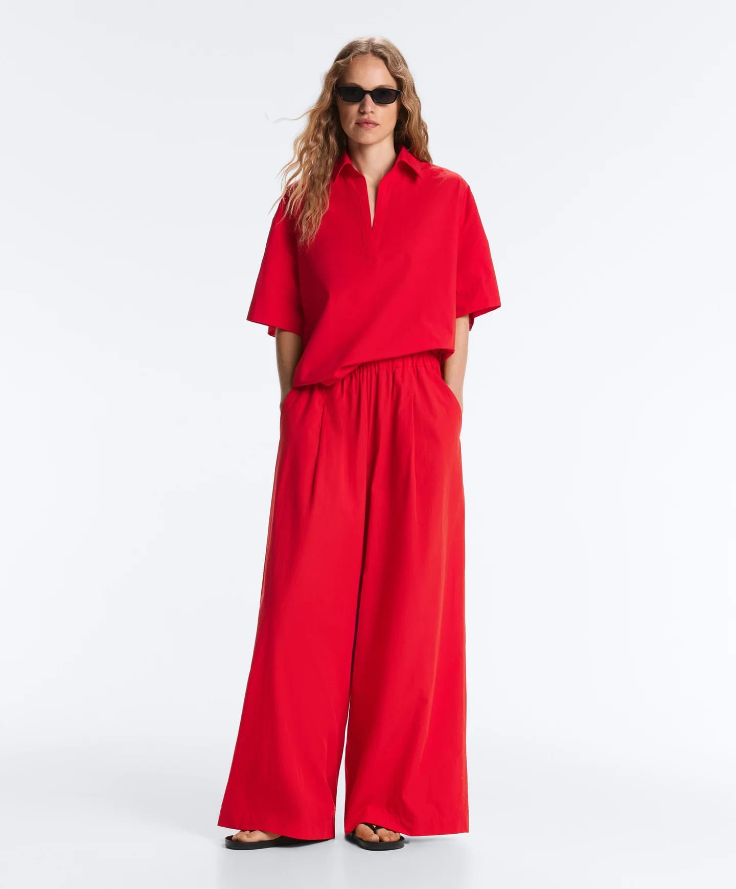 Широкие штанины красного цвета Total Look из 100% хлопка. - фото 5