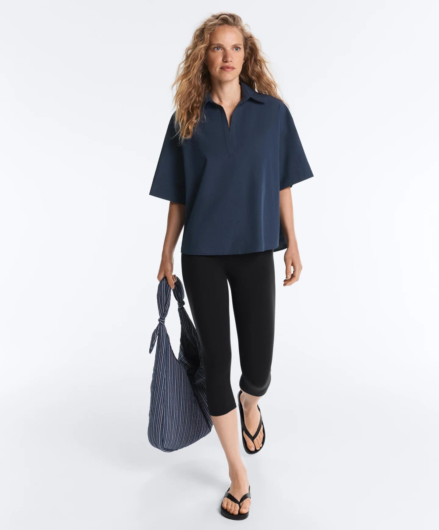 Total Look: широкие брюки из 100% хлопка, синего цвета. - фото 9