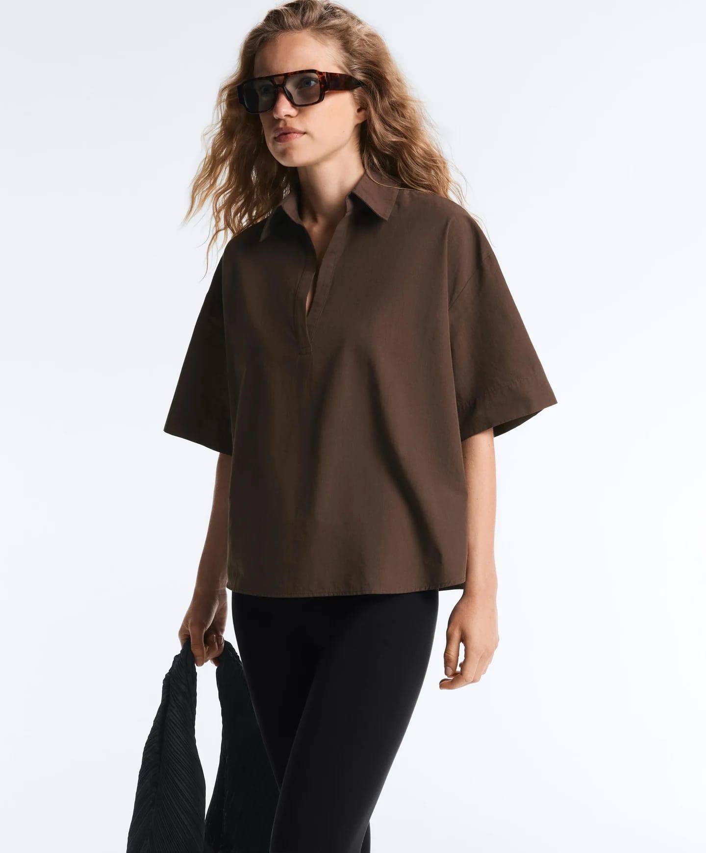 Широкая модель Total Look из 100% коричневого хлопка. - фото 8