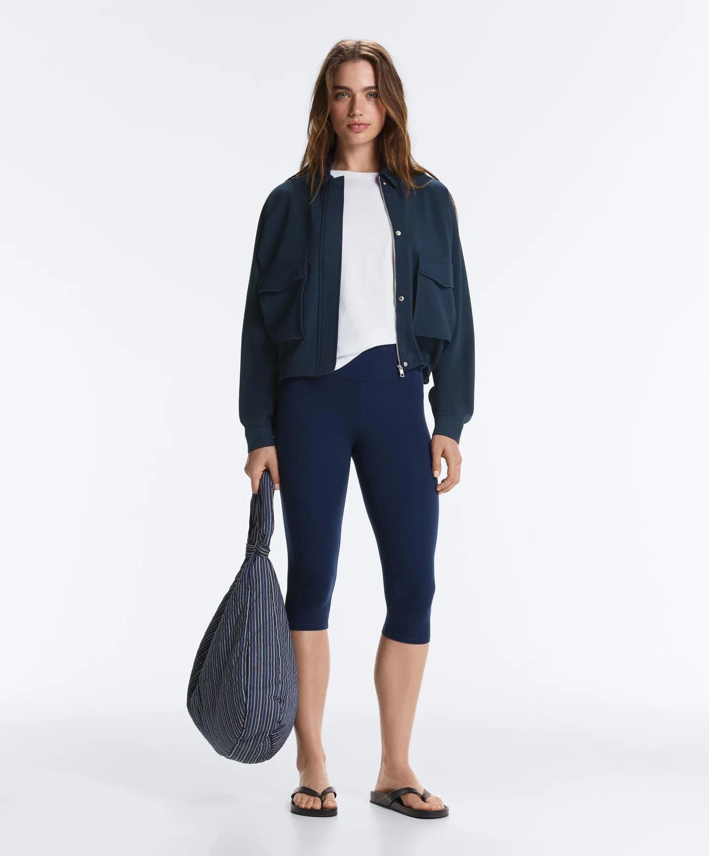 Широкие штанины Total Look из хлопка темно-синего цвета. - фото 6