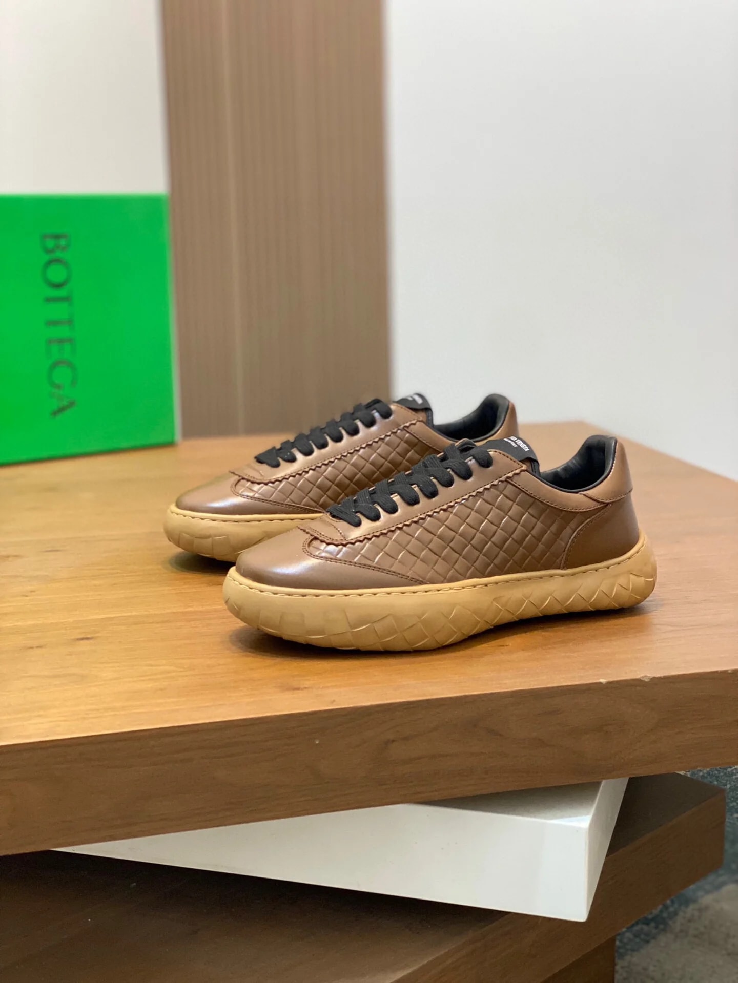 Кроссовки Bottega Veneta коричневые