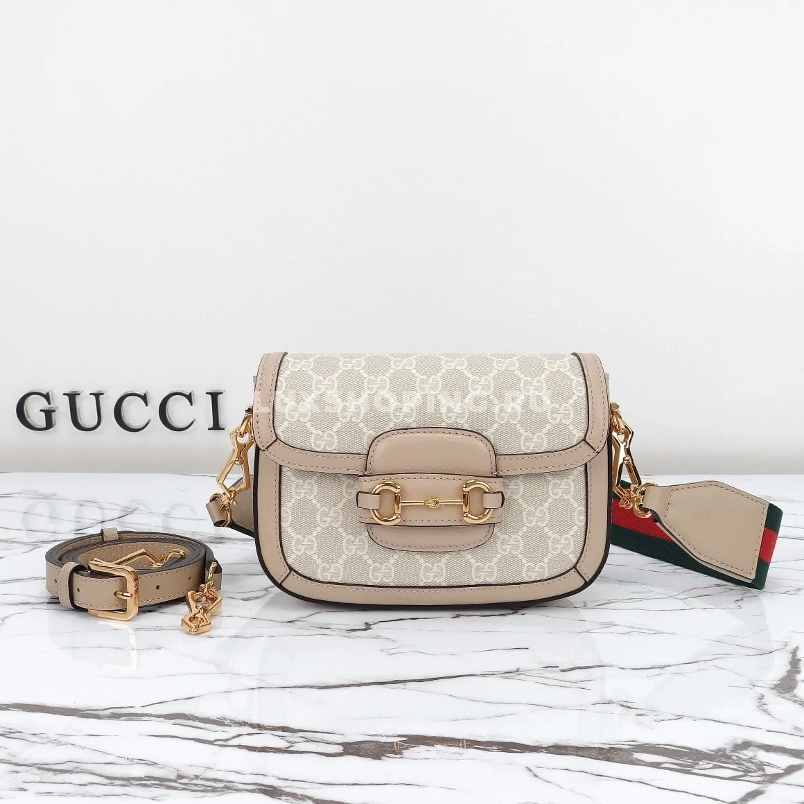 Gucci Horsebit Маленькая Сумка через плечо бежевая