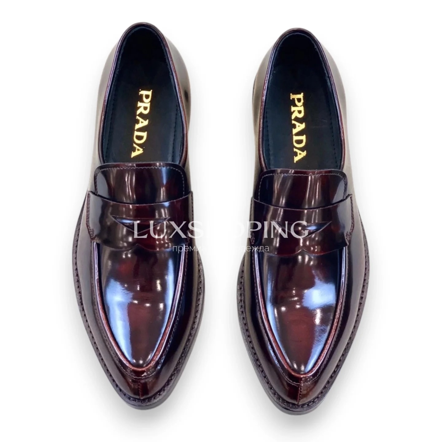 Коричневые туфли Prada лаковые