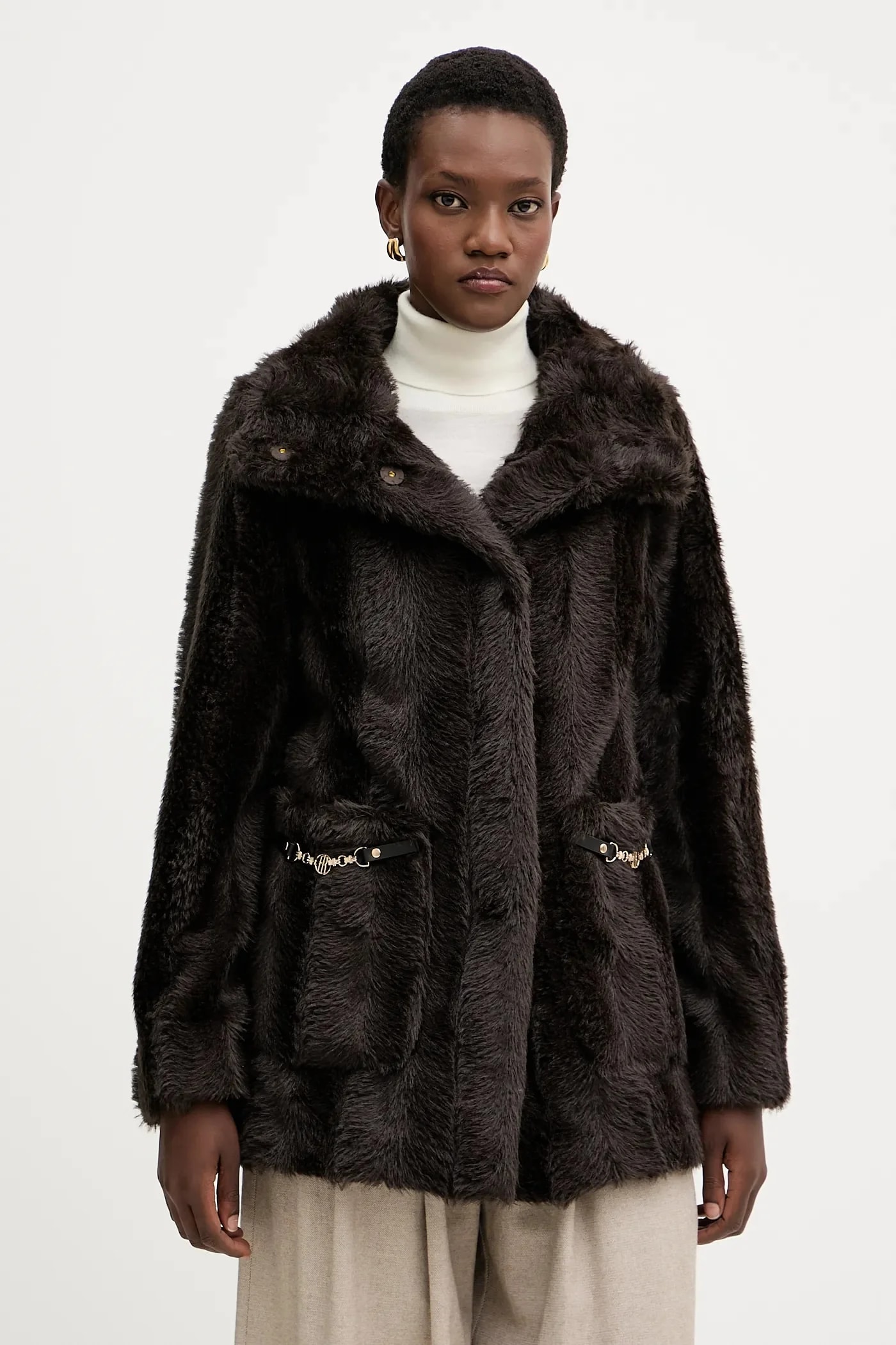 Пальто коричневое для женщин