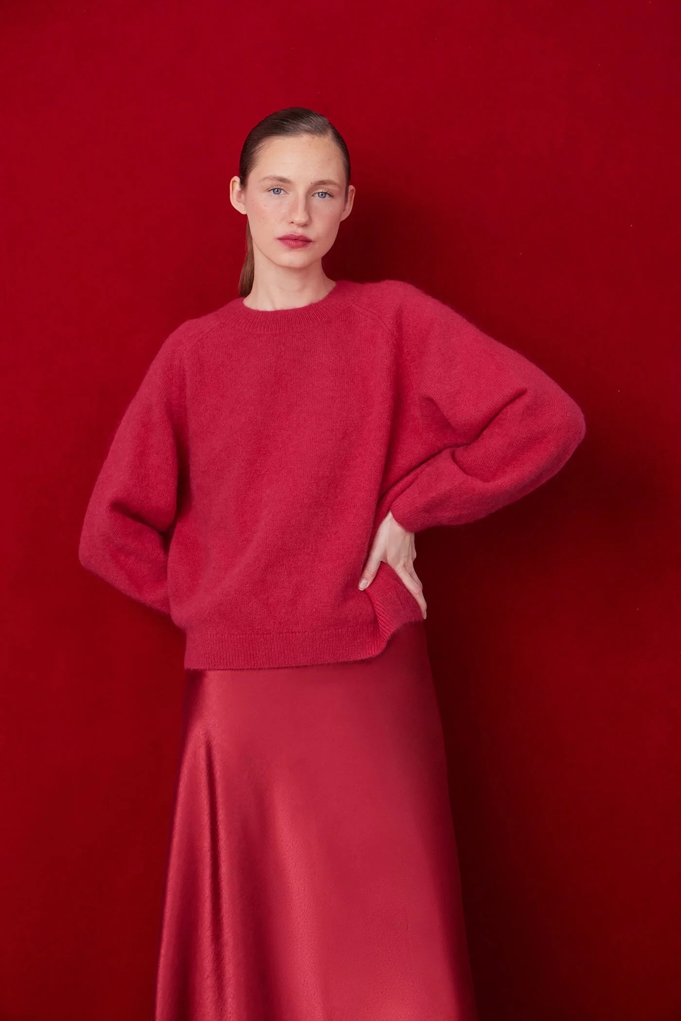 Свитер красный для женщин