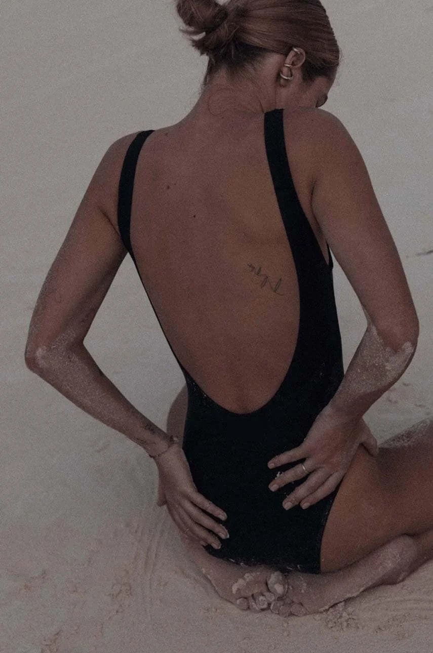 V SWIMSUIT женский цельный купальник