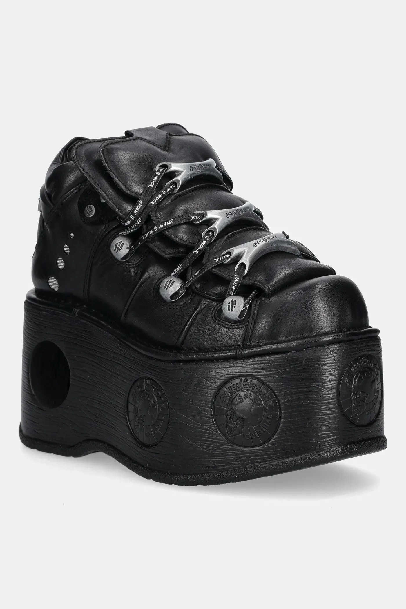 Кожаные кроссовки ITALI NEGRO, NOMADA NEGRO, NEPTUNO / SPACE