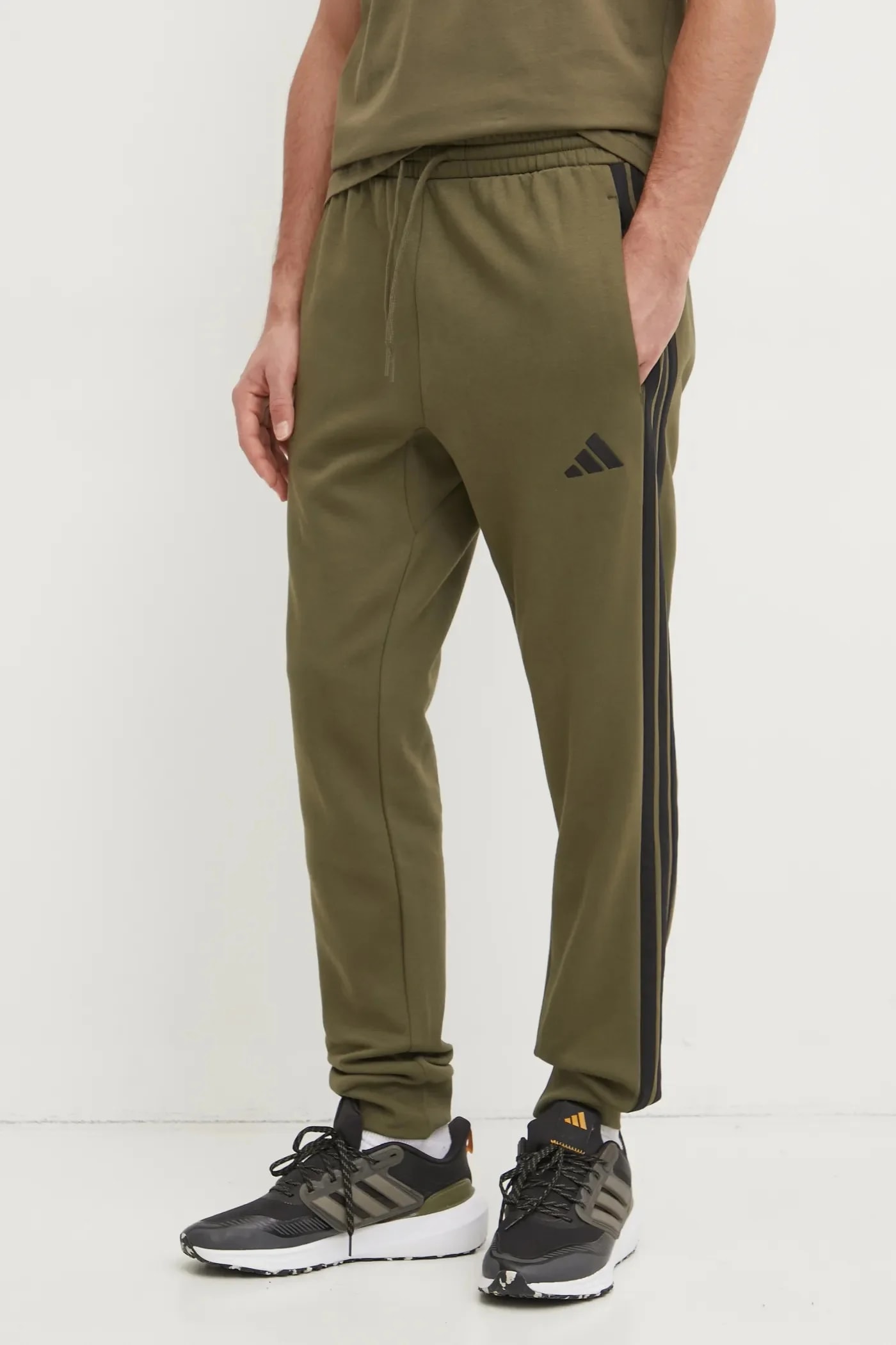 Спортивные брюки Essentials зеленые для мужчин