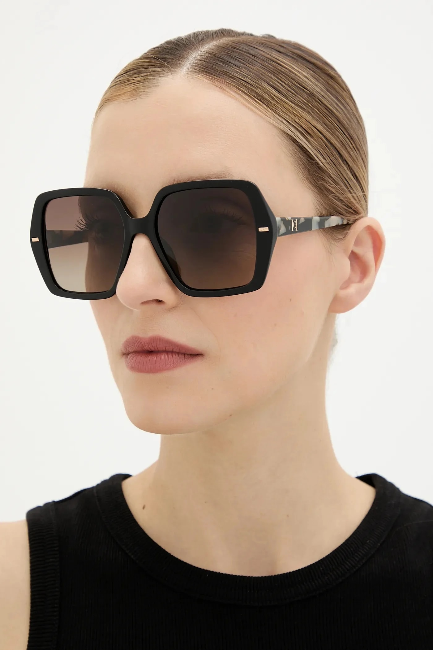 Солнцезащитные очки черные для женщин