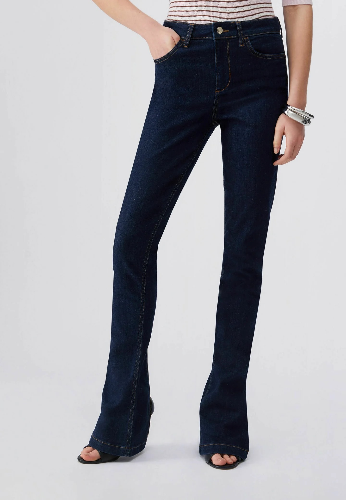 Джинсы Bootcut
