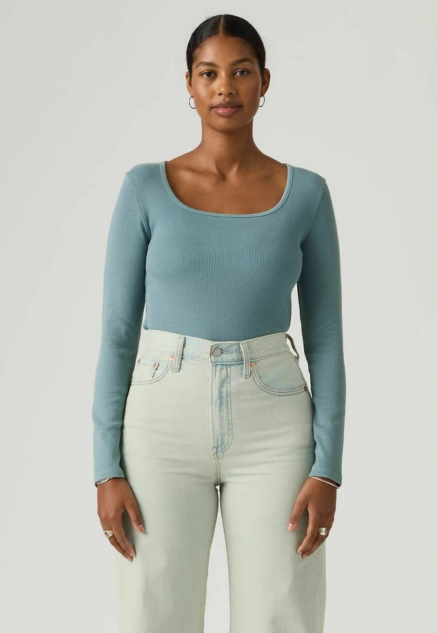 Блузка с длинными рукавами