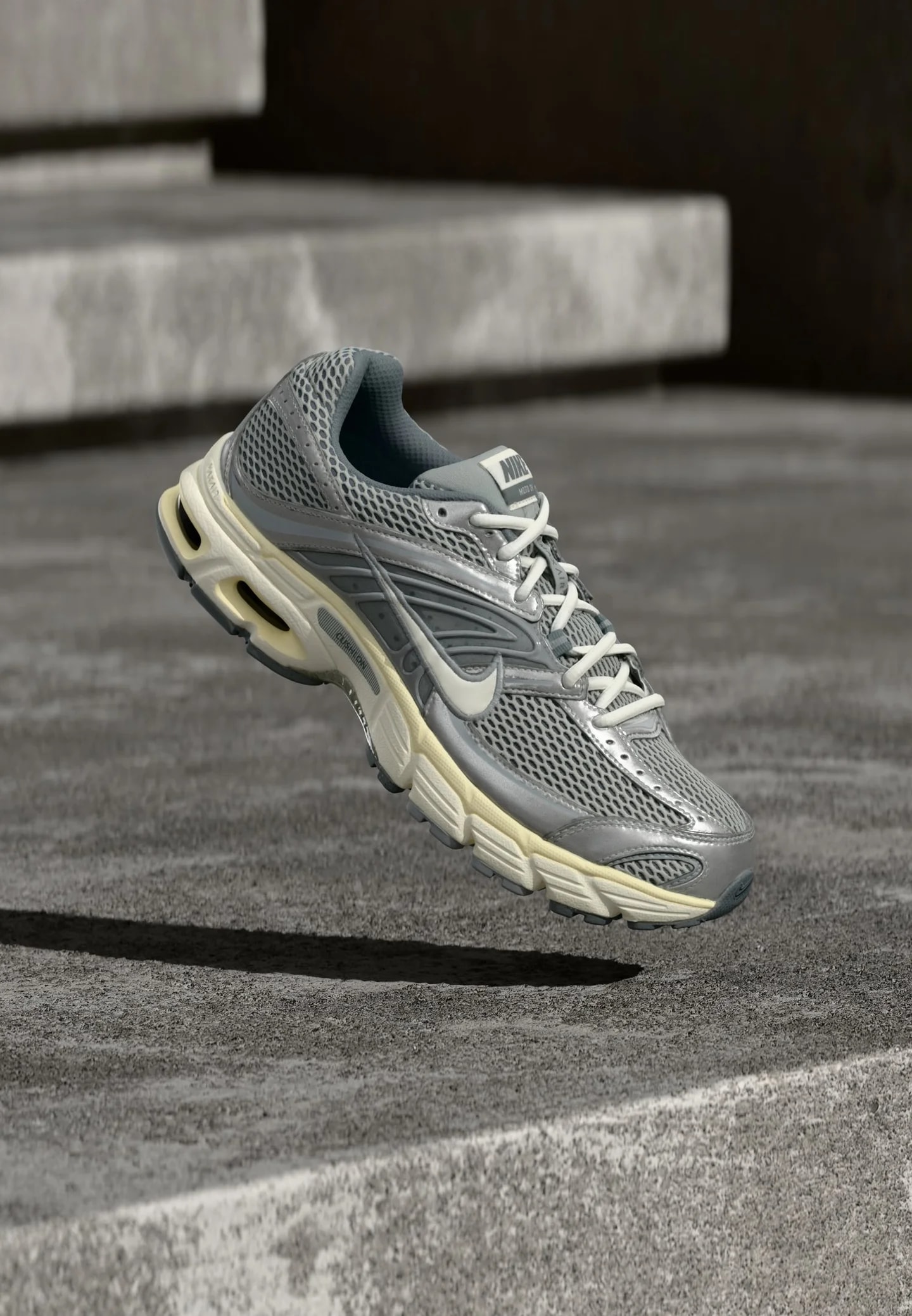 AIR MAX MOTO 2K UNISEX - Кроссовки низкие
