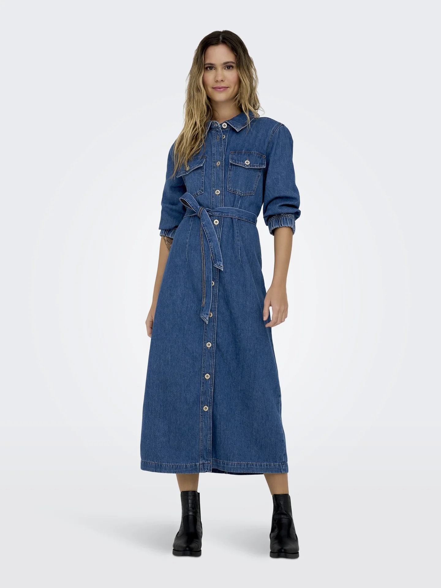 ONLHELLE BELTED DRESS - Джинсовое платье