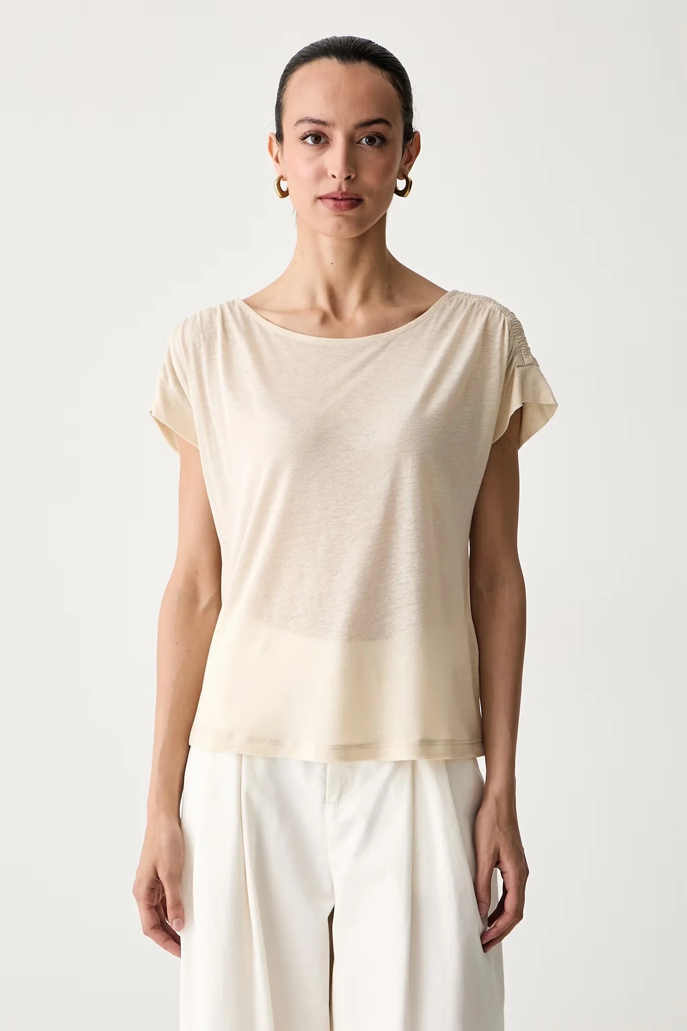 Женская футболка с льном