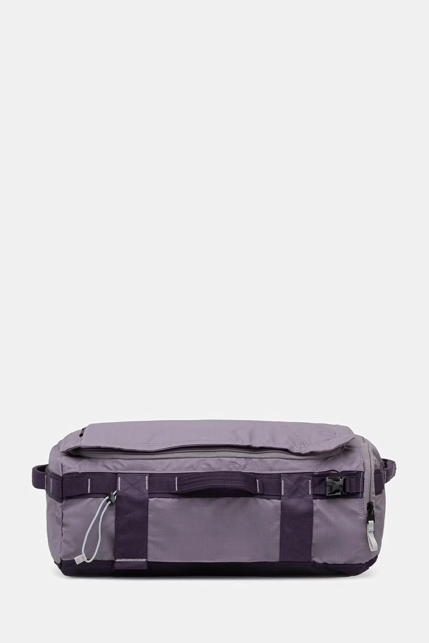 Сумка Base Camp Voyager Duffel объемом 32 л.