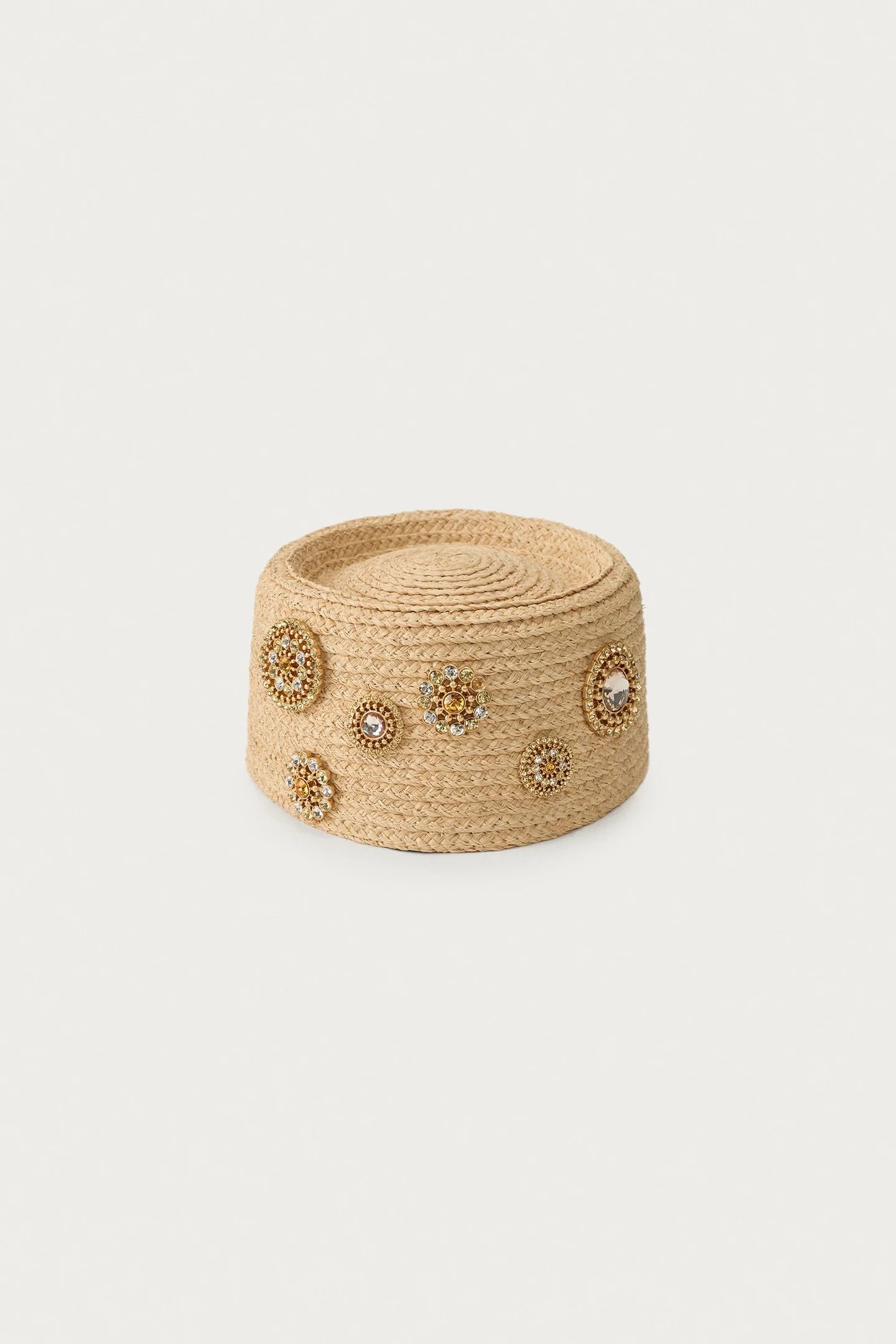 КЕПКА ИЗ 100% РАФИИ С БРОШАМИ MARISA BERENSON X Zara