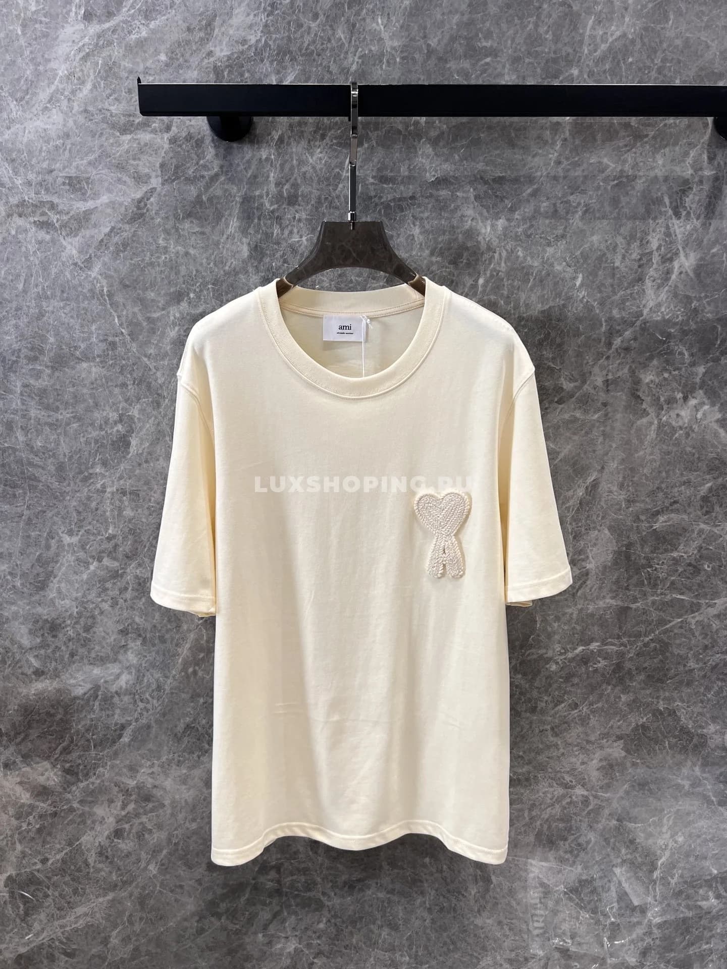 Футболка Ami с вышитым лого белым