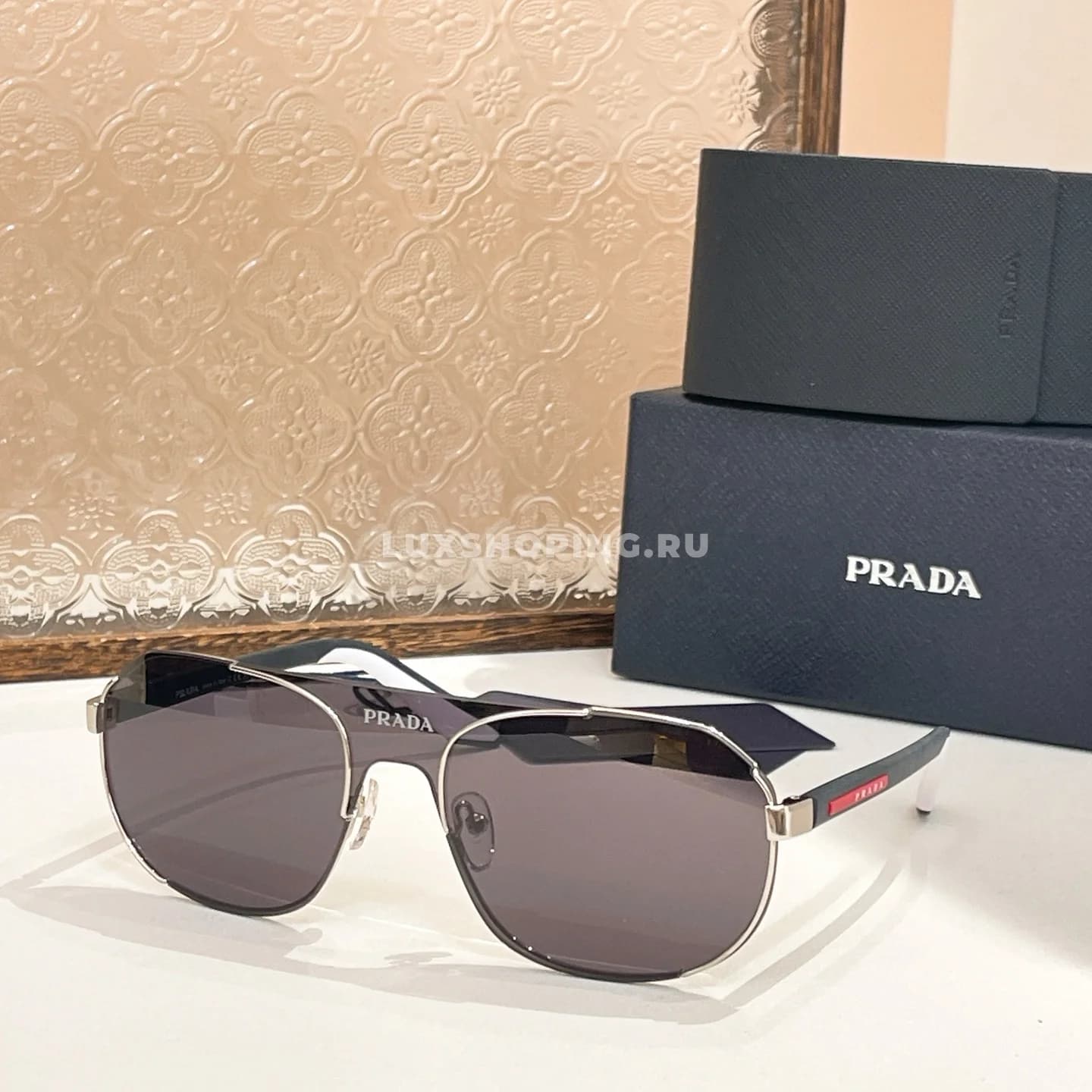 Очки Prada солцезащитные 53YS