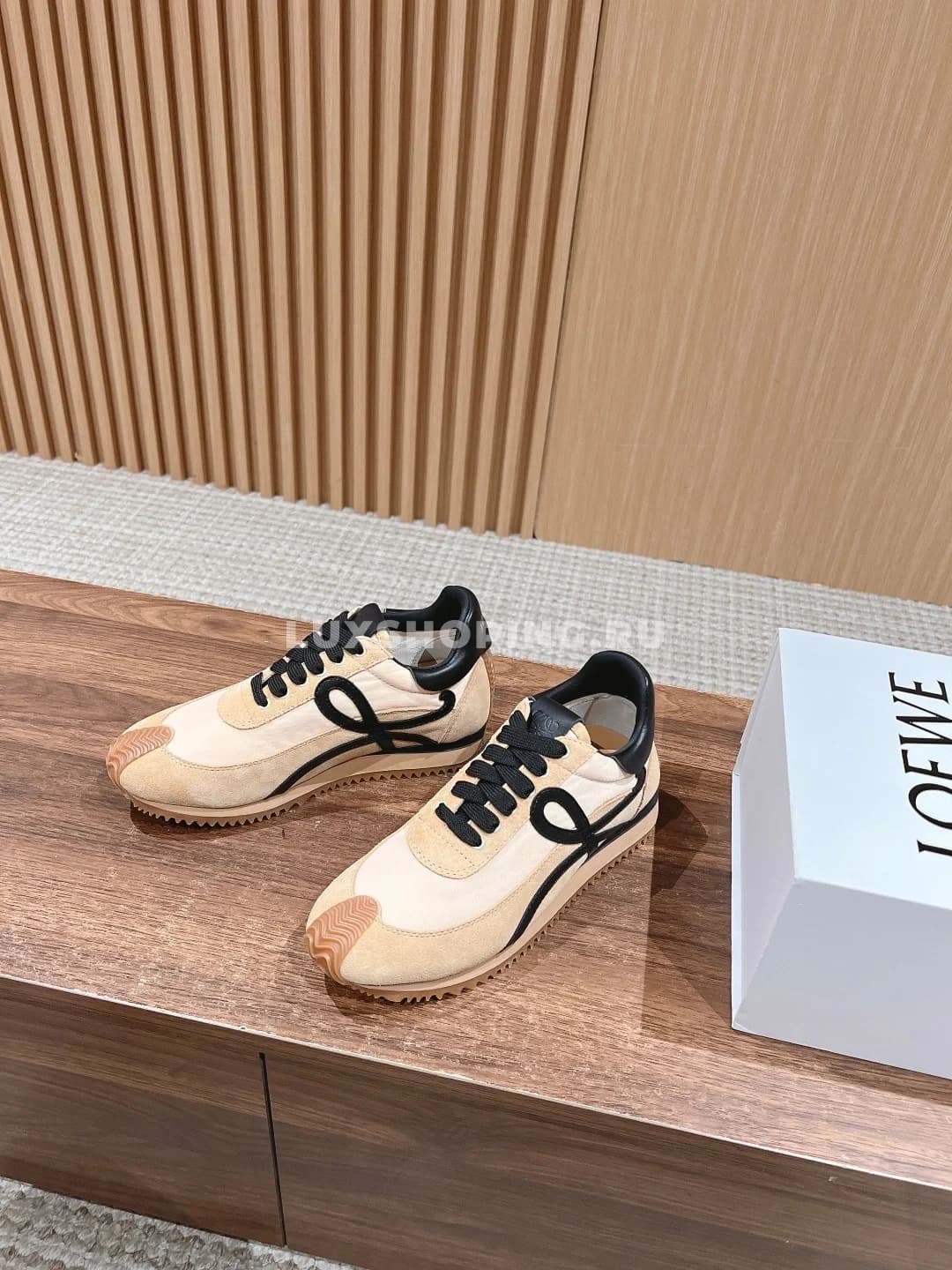 Кроссовки Loewe FLOW RUNNER коричневые