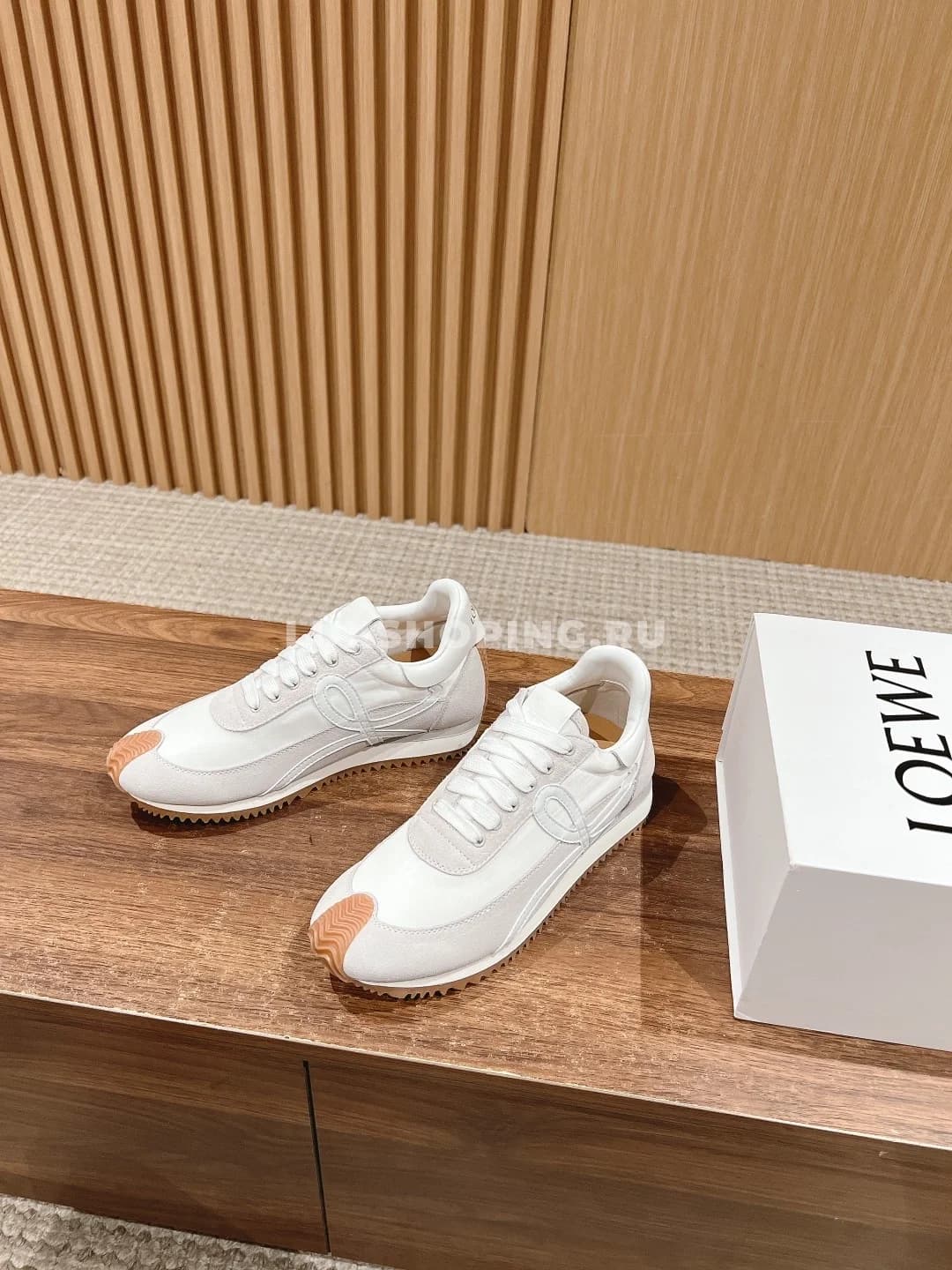 Кроссовки Loewe FLOW RUNNER белые