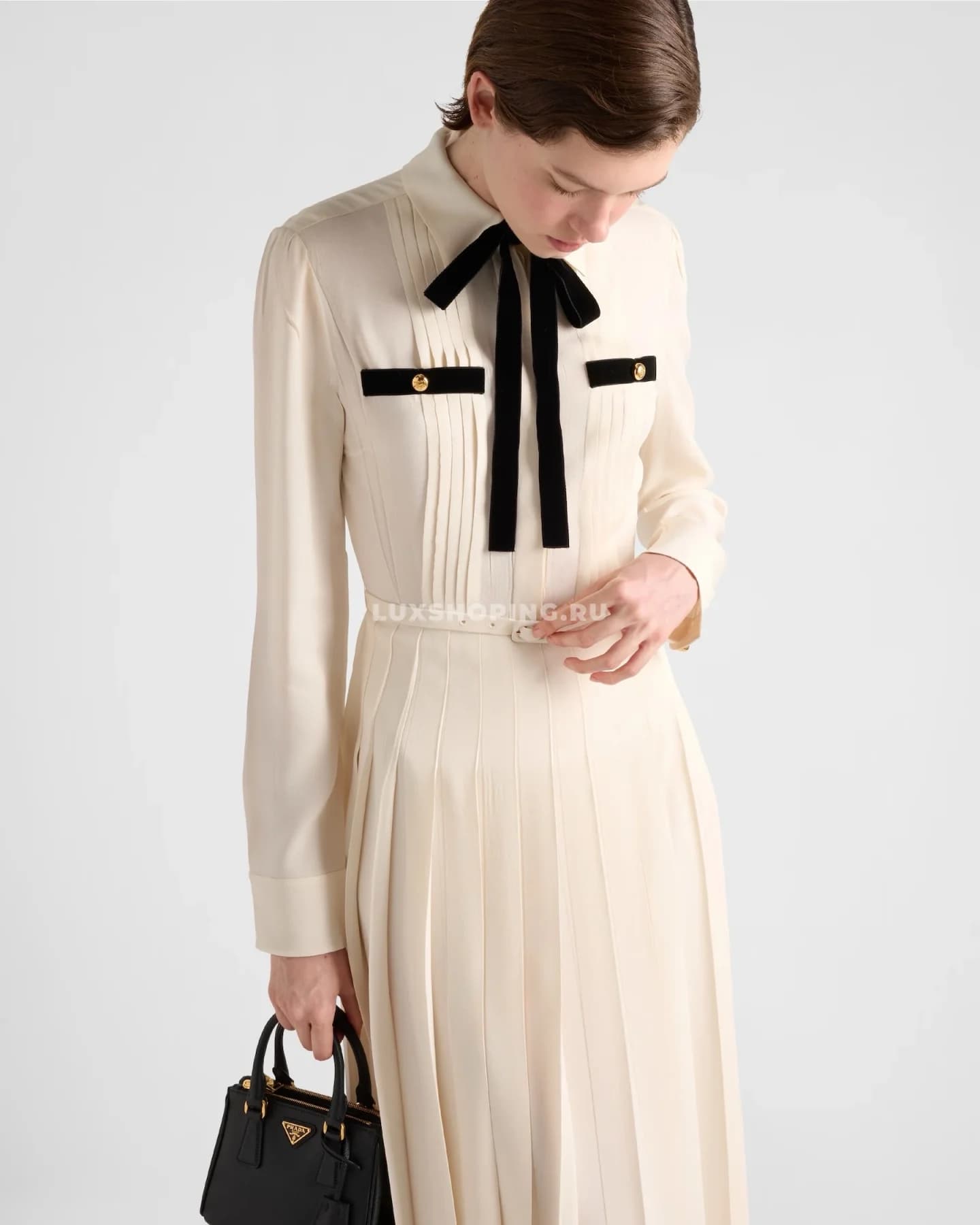 Prada плиссированное атласное макси-платье