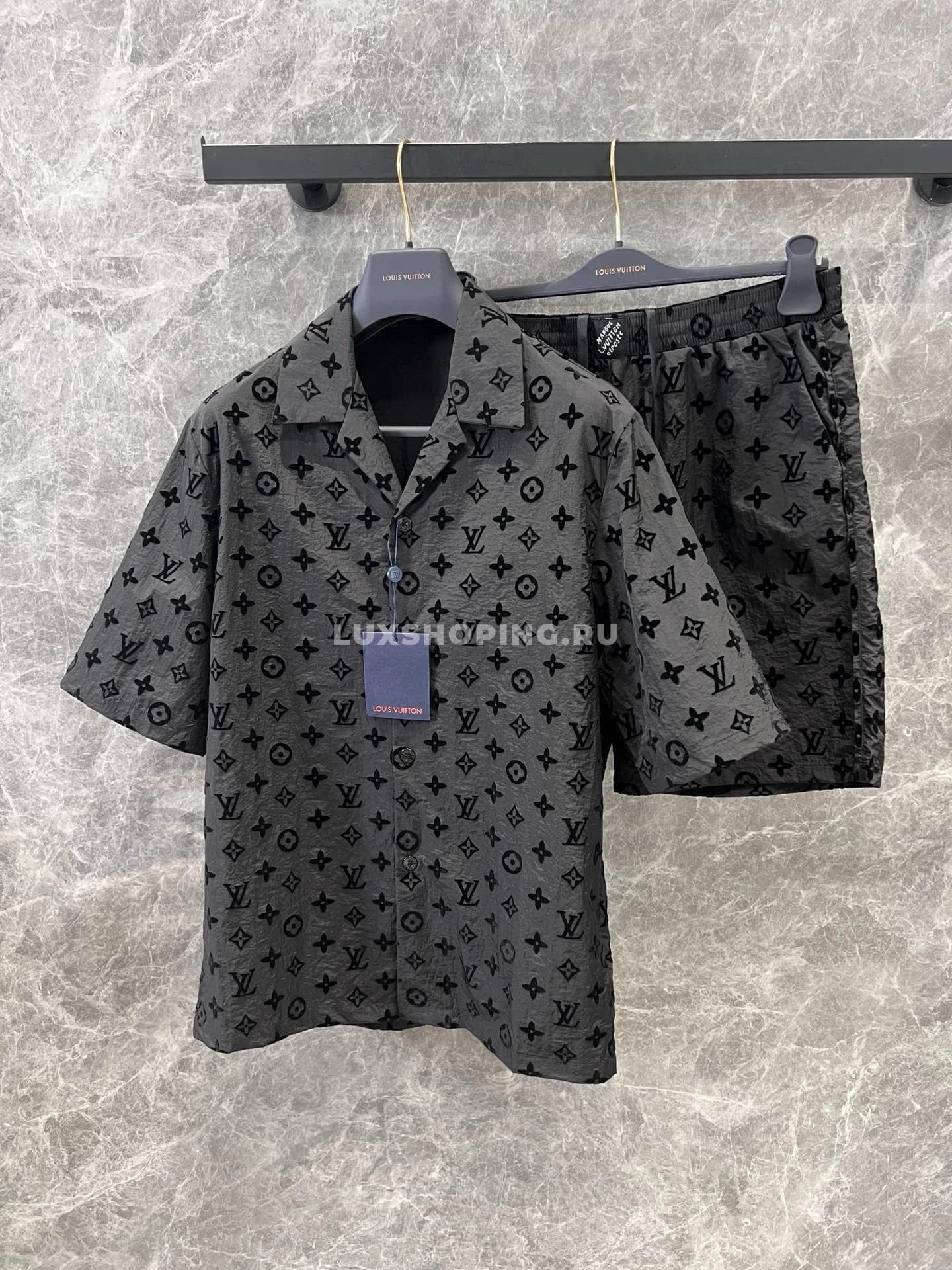 Louis Vuitton Костюм из рубашки и шорт с флокированным узором монограмм