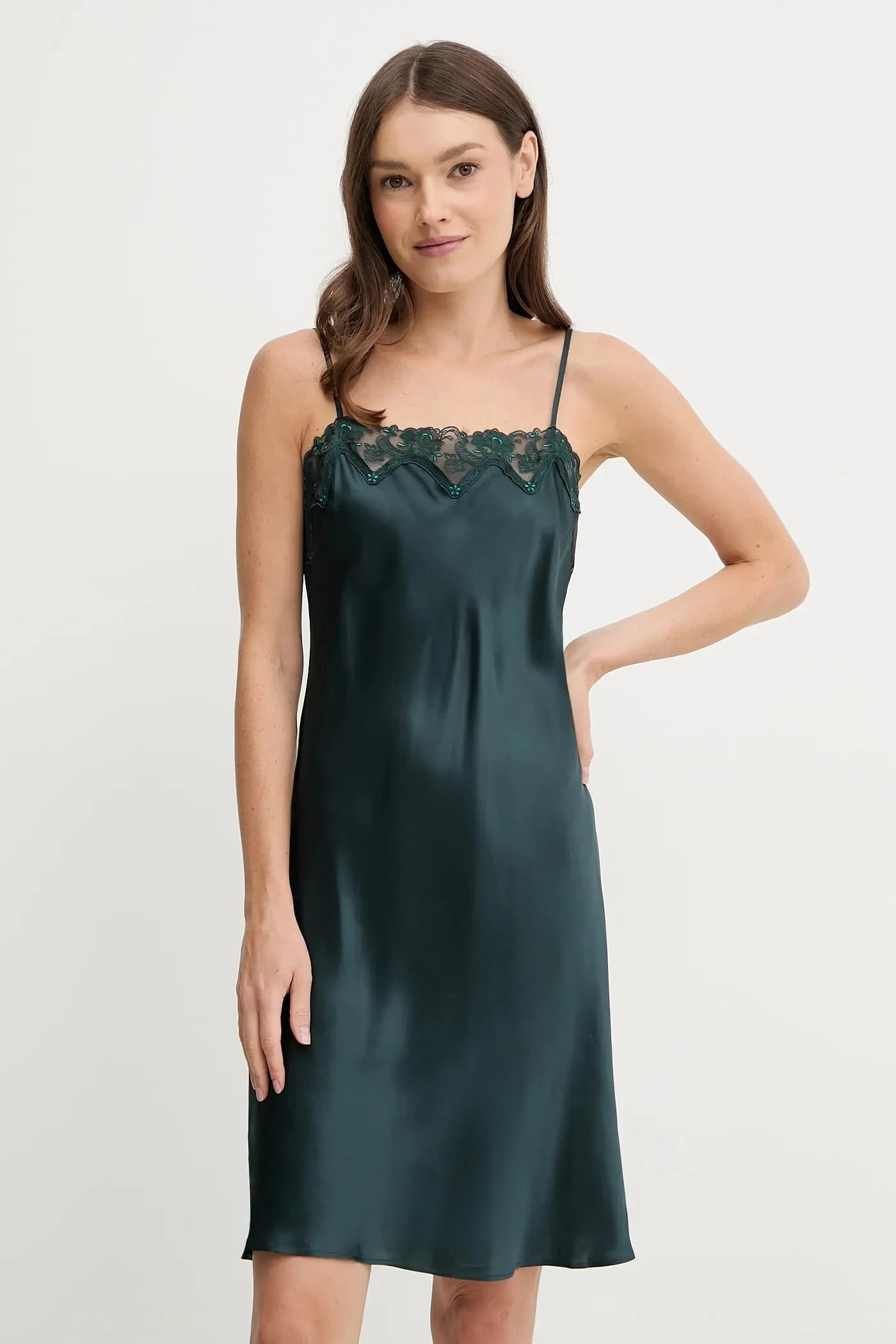 Шелковая ночная рубашка