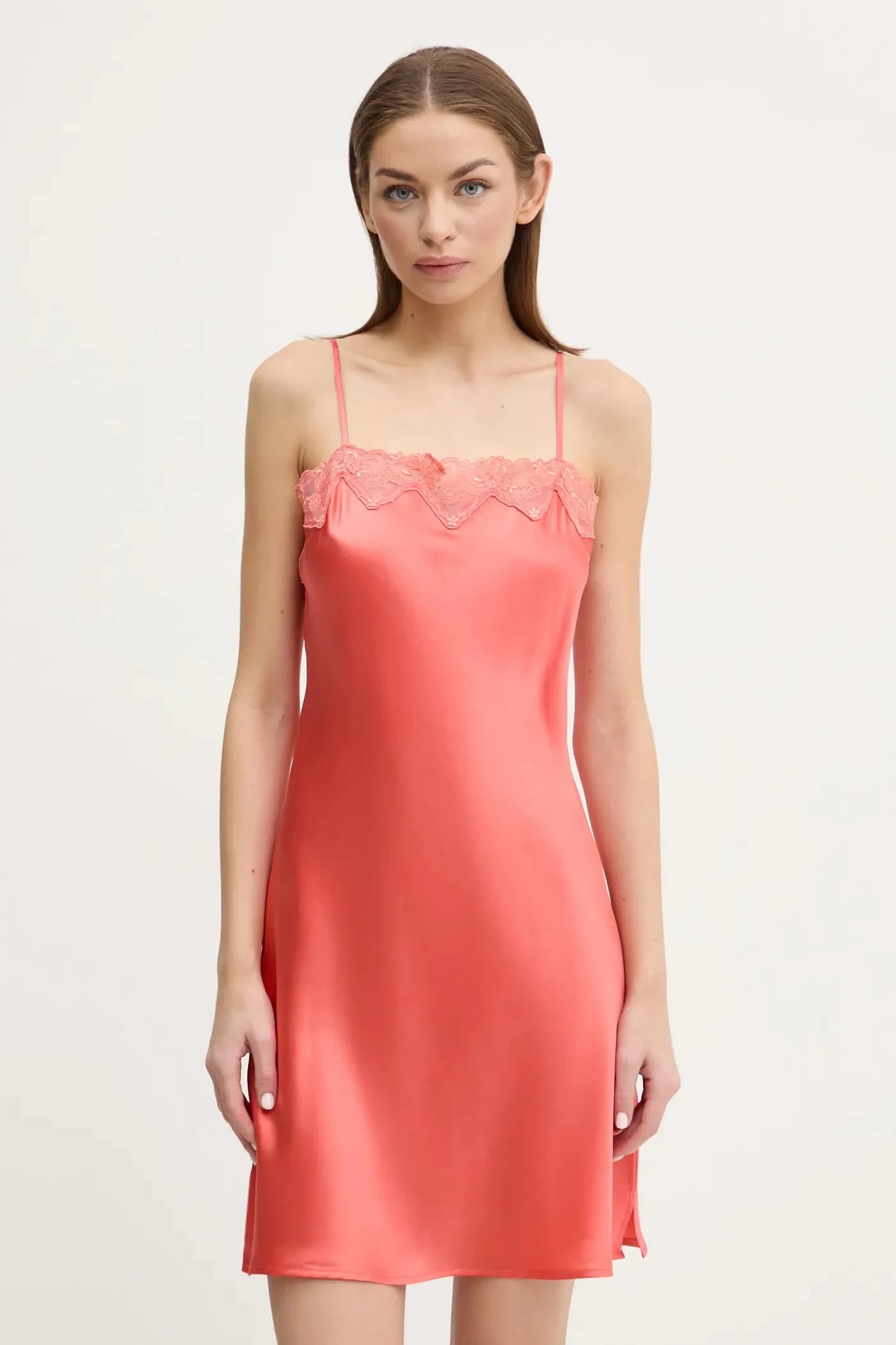 Шелковая ночная рубашка