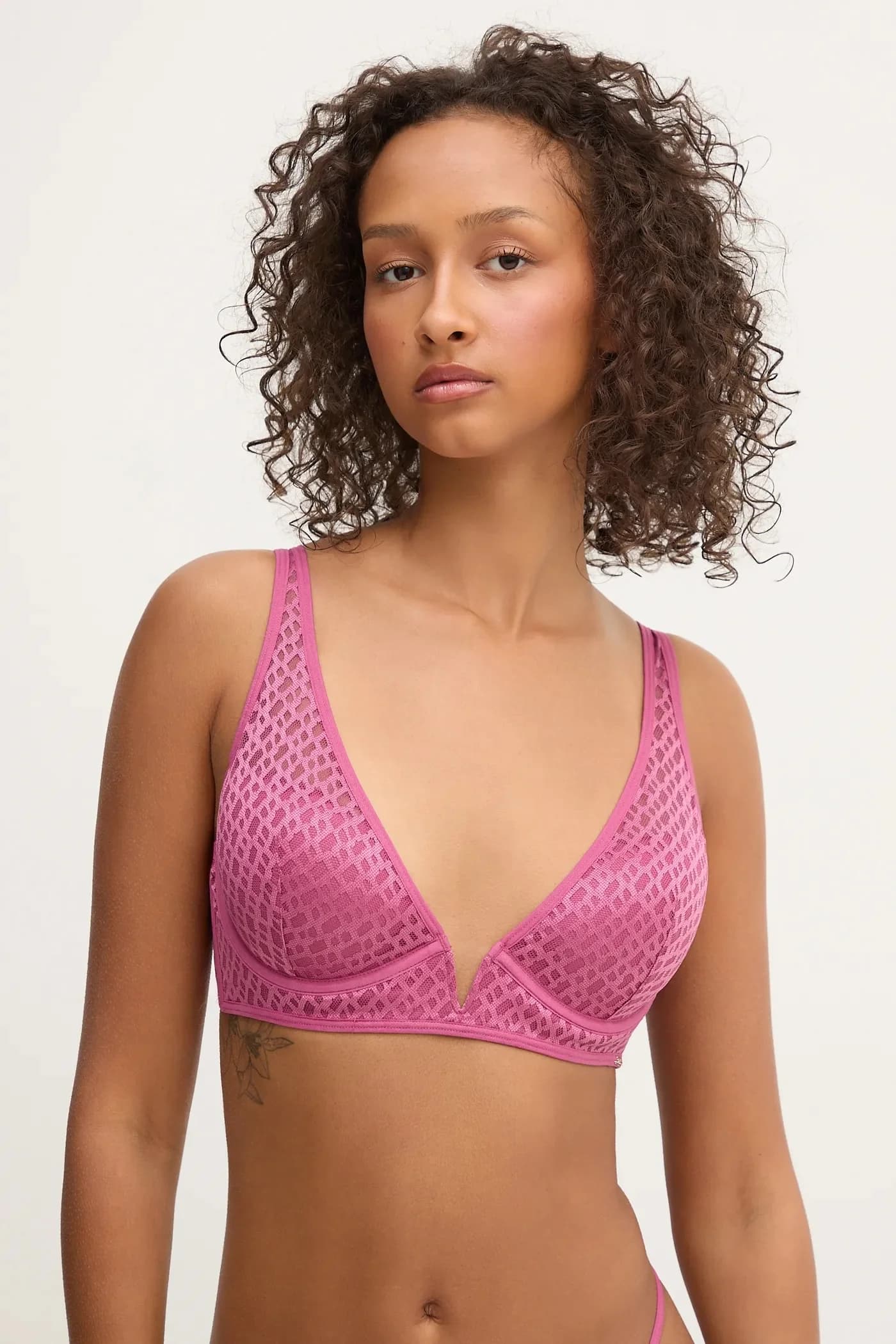 Бюстгальтер TRIANGLE B LACE