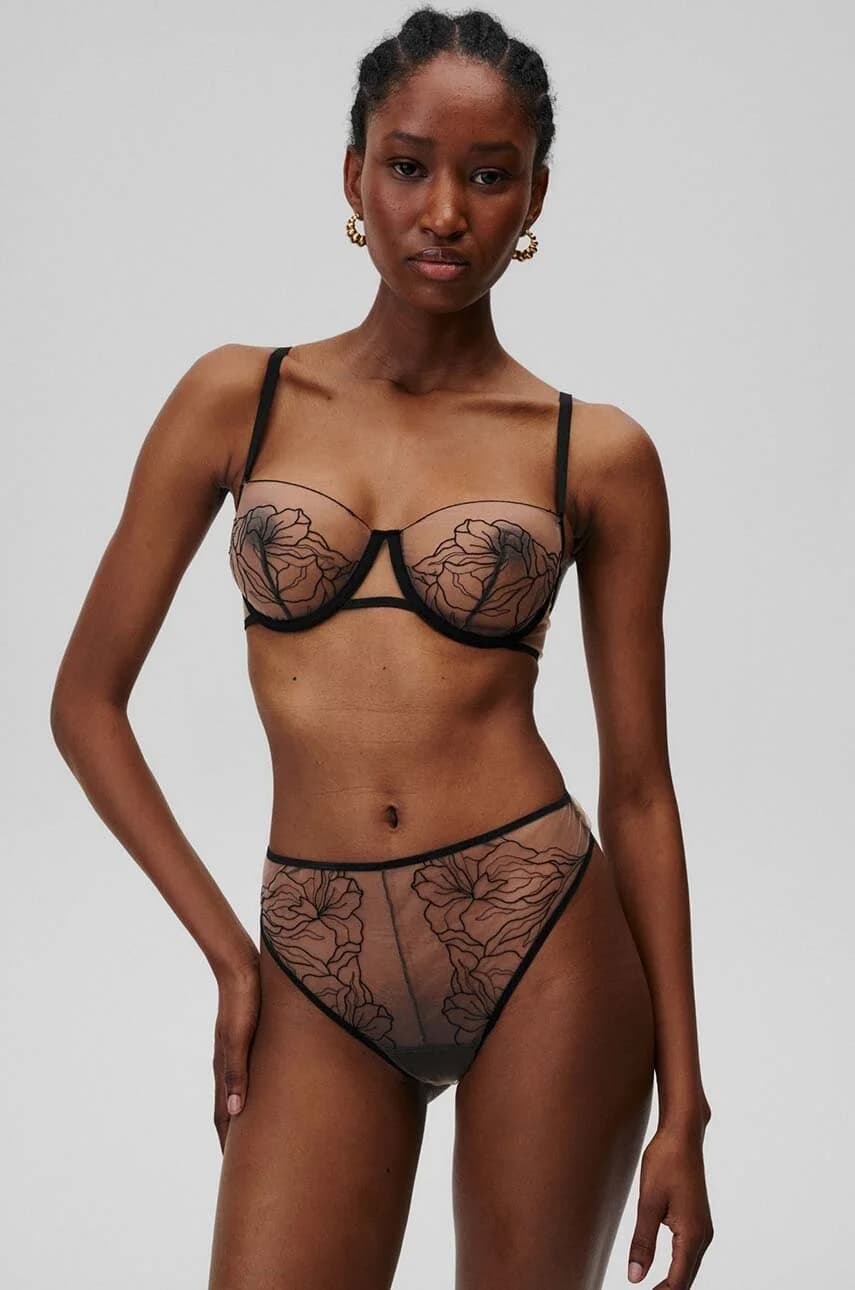 Бюстгальтер с полевым цветком