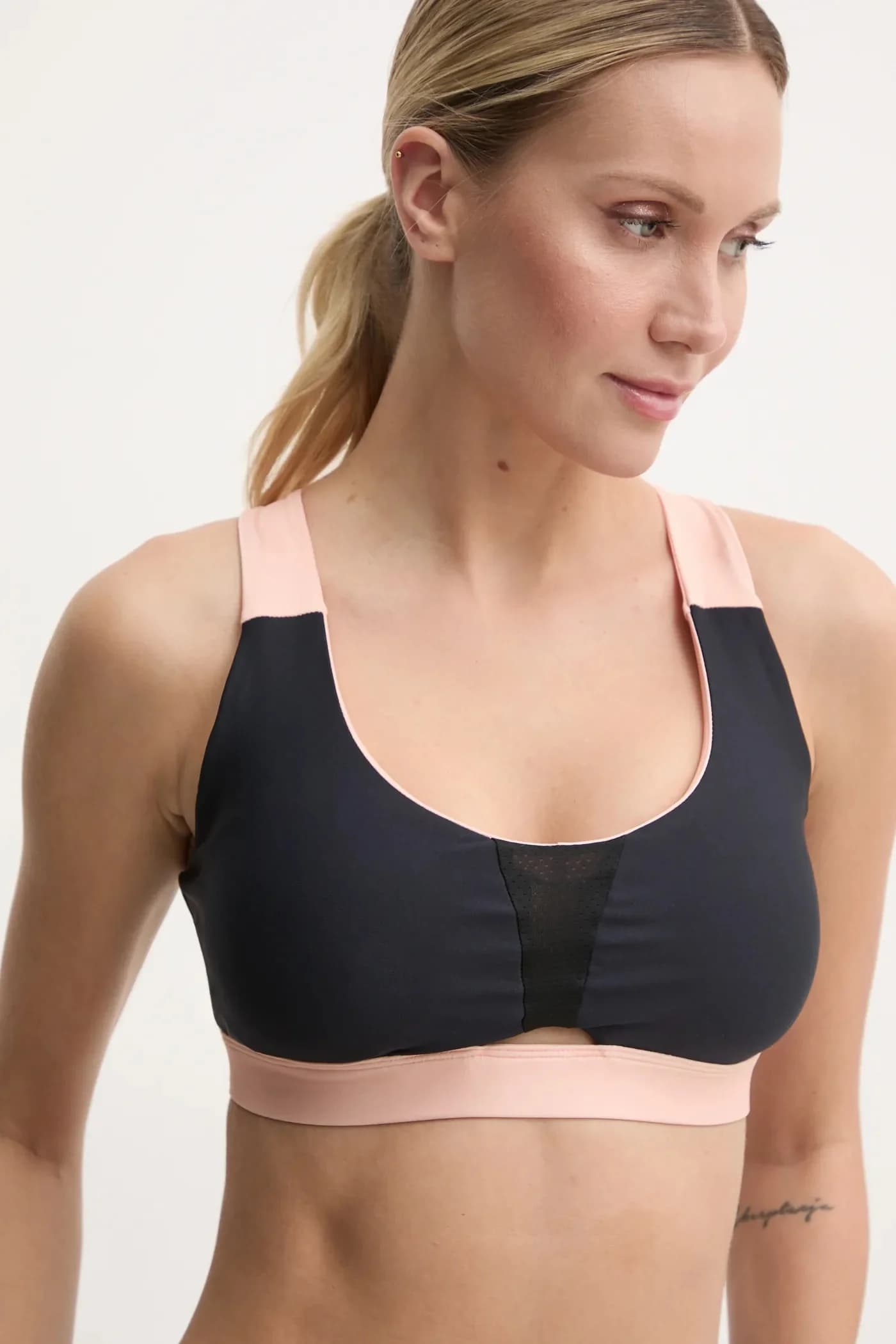 Спортивный бюстгальтер