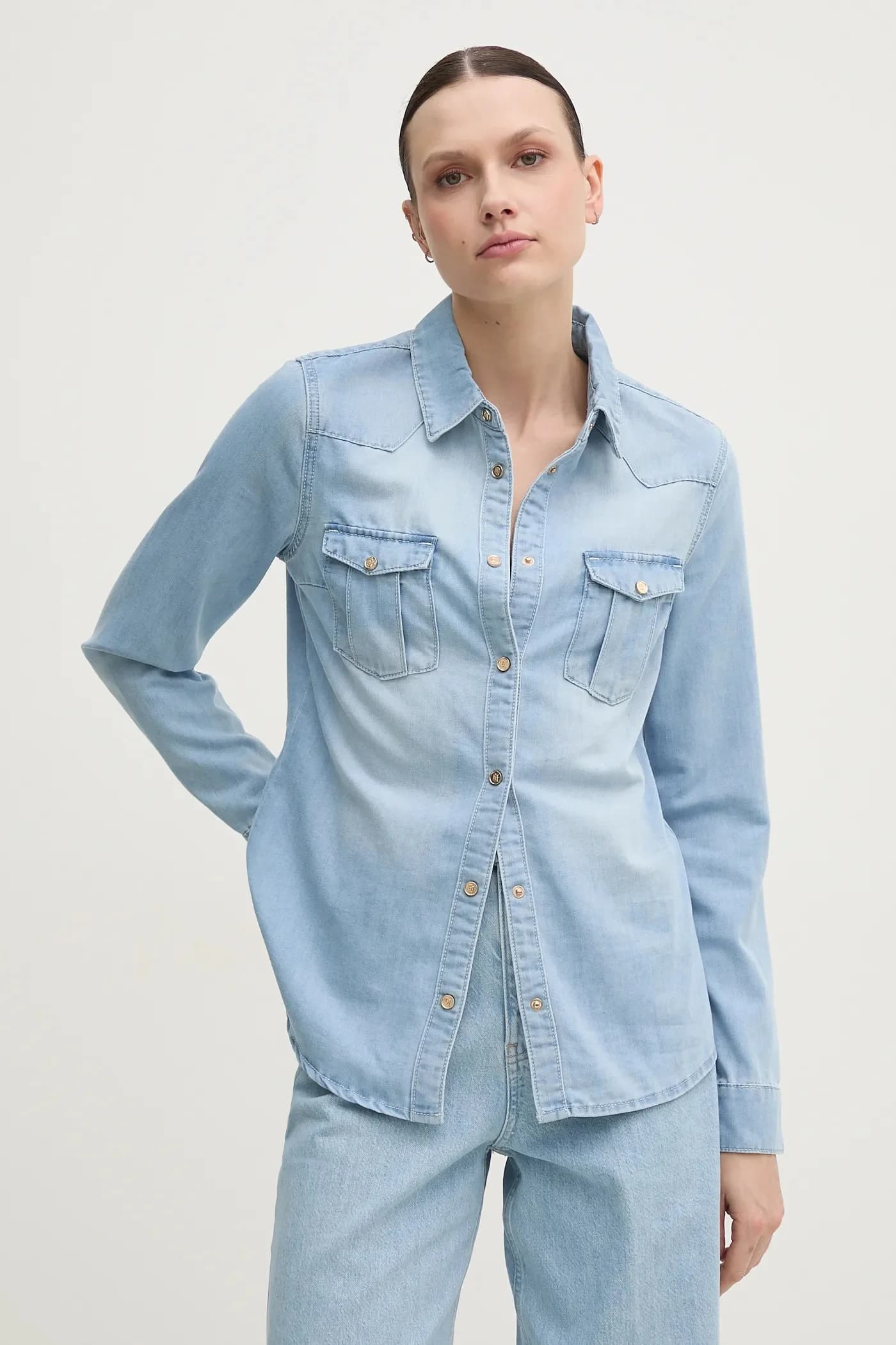 Джинсовая рубашка