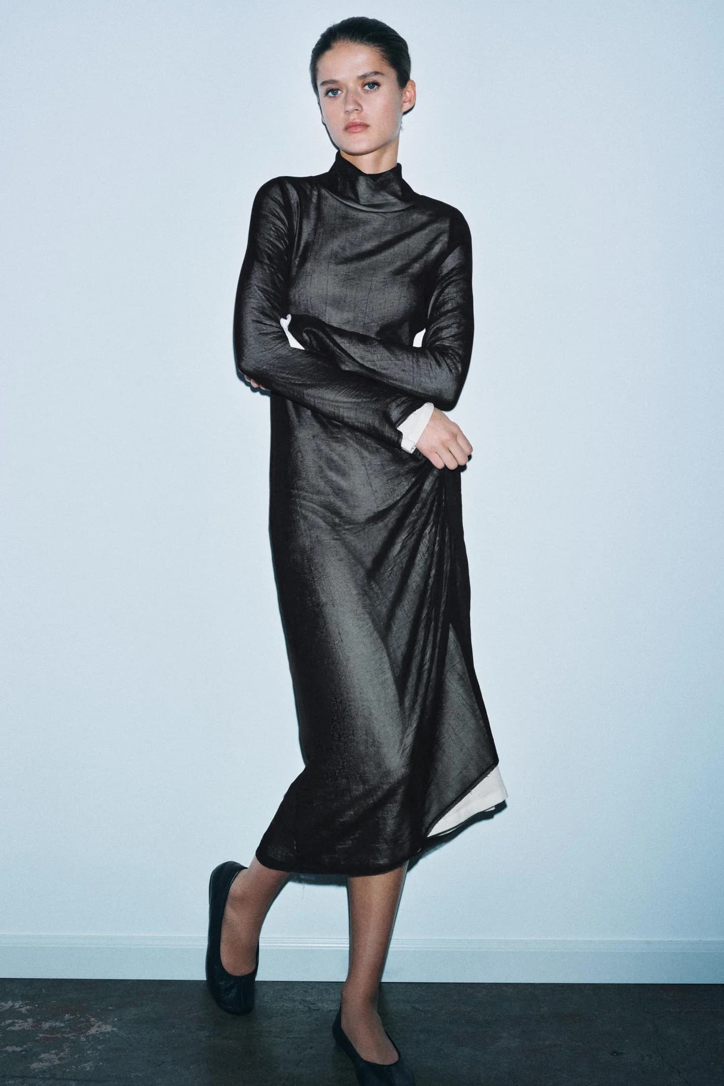 ДЛИННОЕ ПЛАТЬЕ ИЗ КОМБИНИРОВАННОЙ ТКАНИ