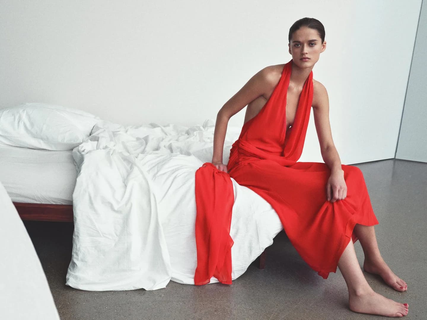 ПЛАТЬЕ ИЗ 100% ВИСКОЗЫ СО СВОБОДНОЙ ШЕЕЙ