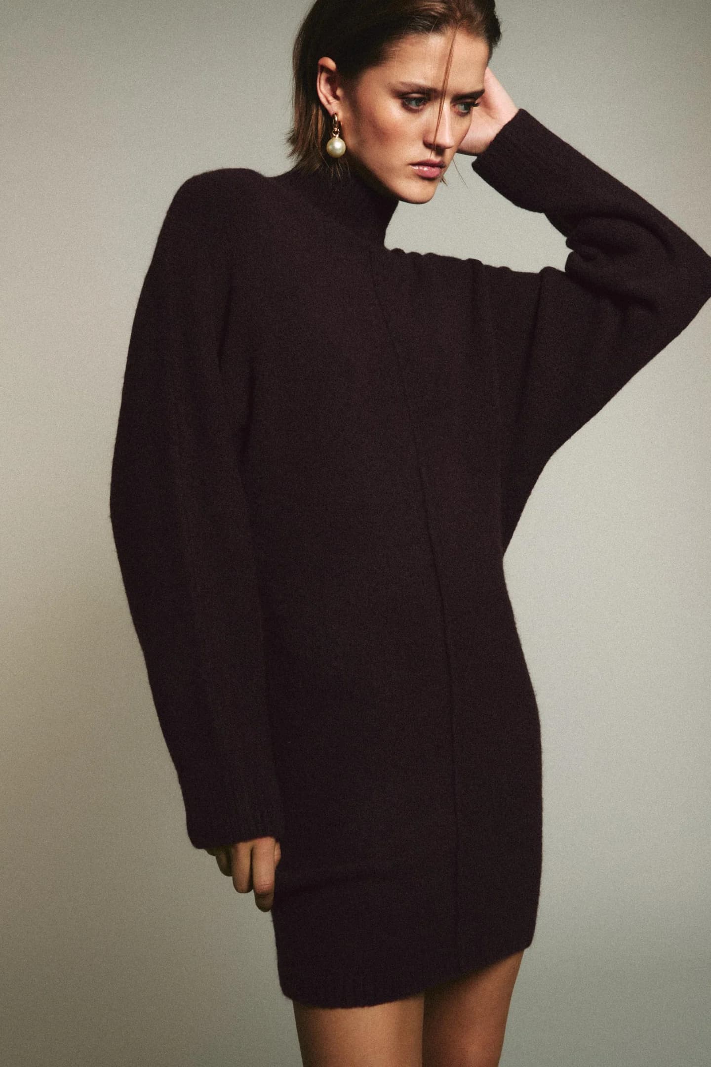 КОРОТКОЕ ПЛАТЬЕ ИЗ МЯГКОГО ТРИКОТАЖА