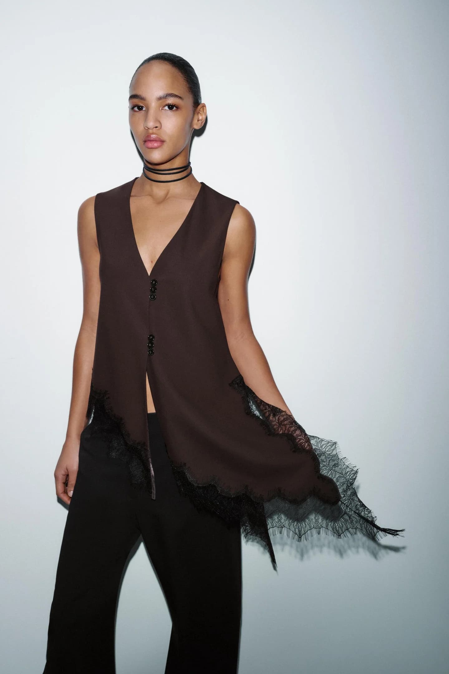 АСИММЕТРИЧНЫЙ ТОП С КРУЖЕВОМ