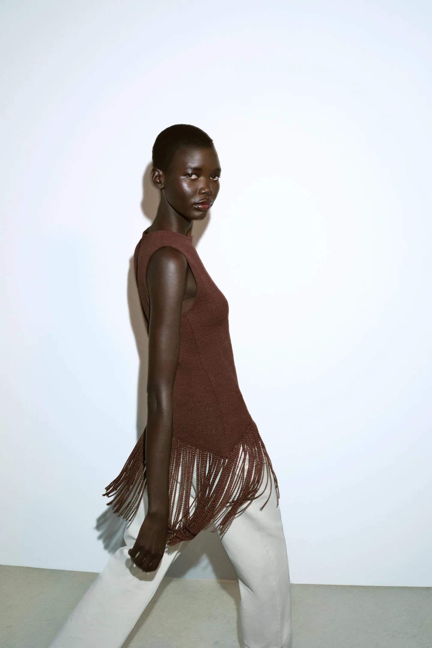 АСИММЕТРИЧНЫЙ ТОП СО СТРУКТУРОЙ