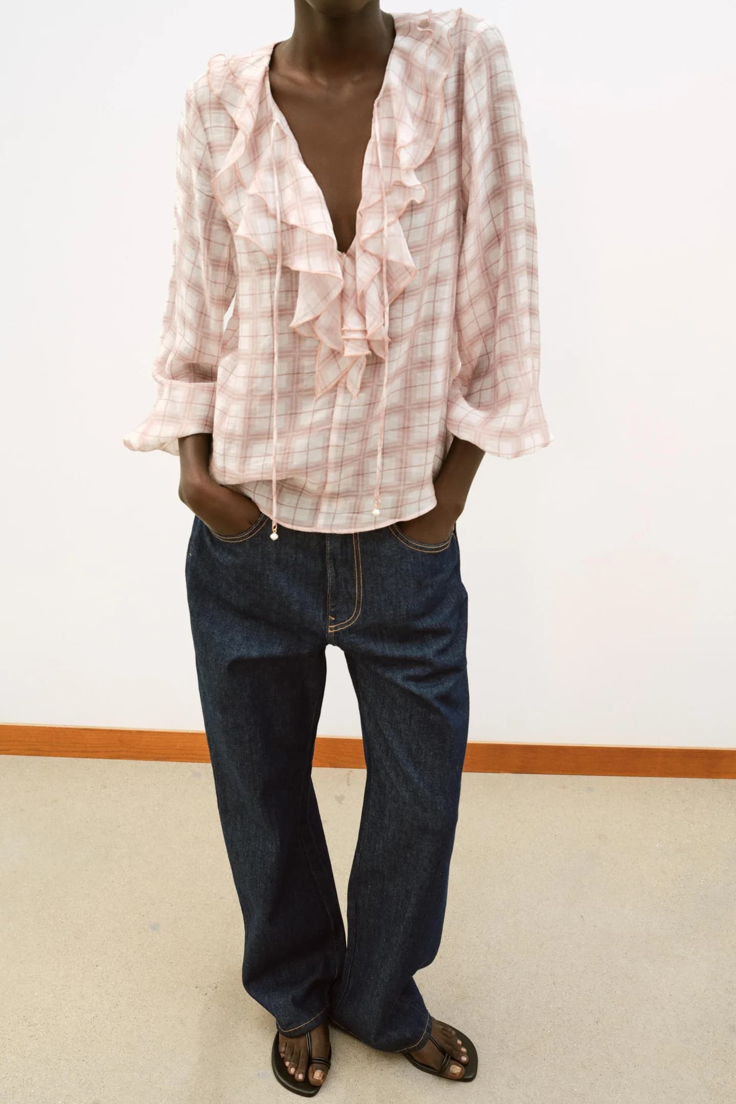 БЛУЗКА В КЛЕТИКУ С РУБКАМИ