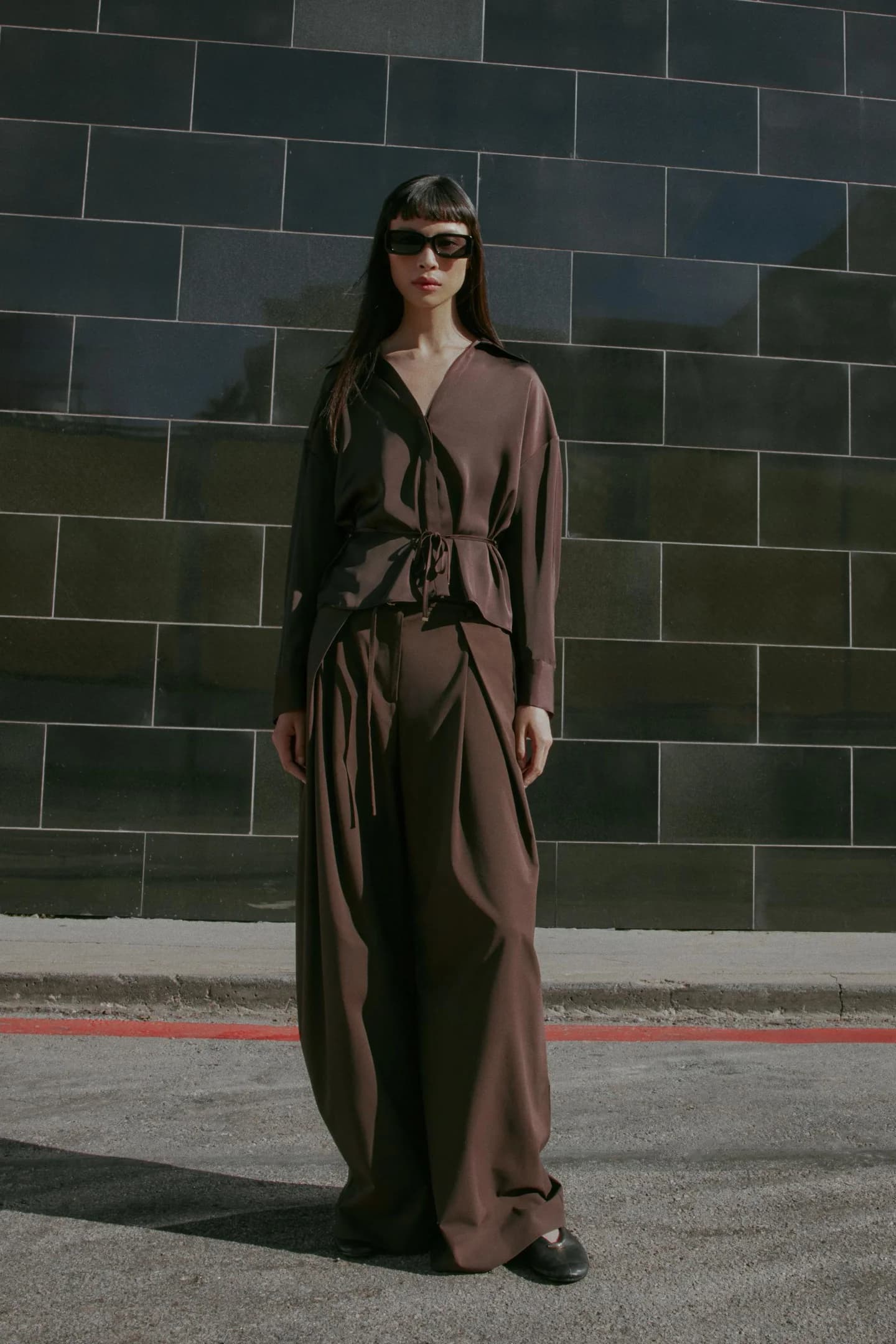 БЛУЗКА ИЗ АТЛАСНОЙ ТКАНИ С ПОЯСОМ