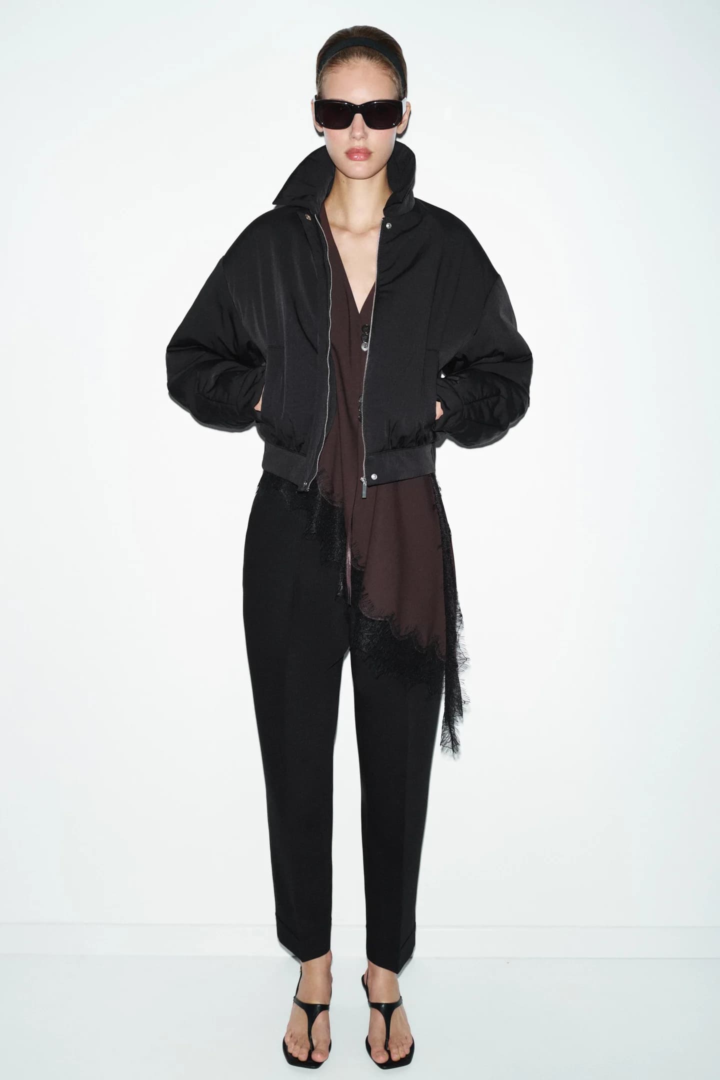 БРЮКИ С ВЫВЕРКАМИ И ПОДКАТАННЫМИ МАНЖЕТАМИ