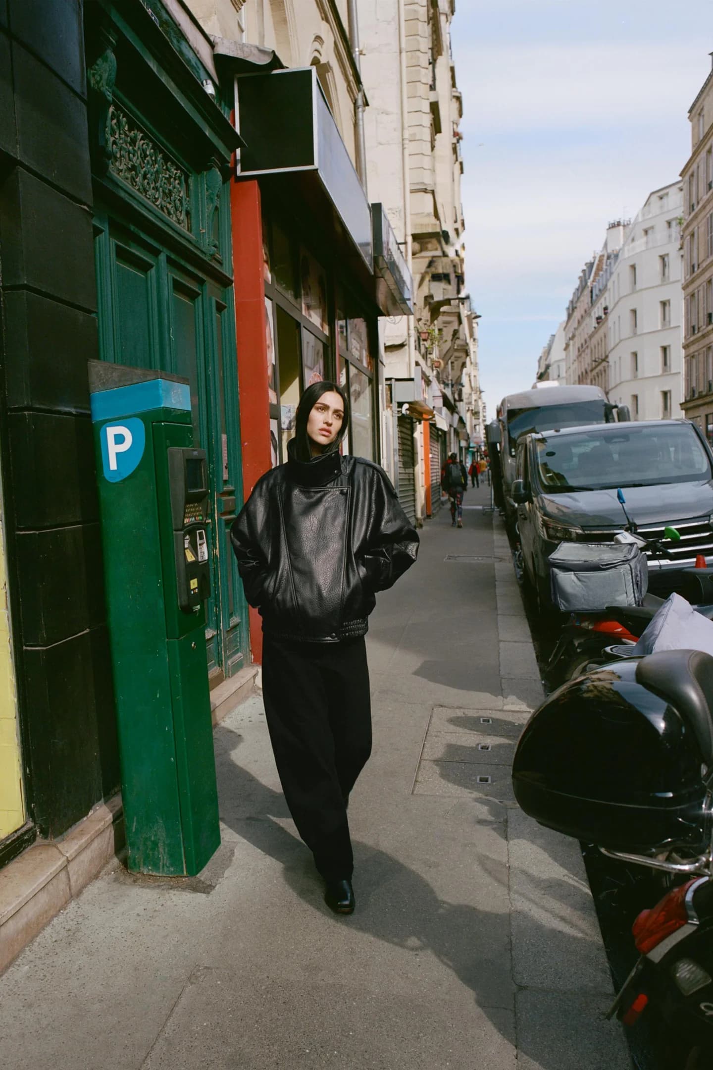 КУРТКА ИЗ ИСКУССТВЕННОЙ КОЖИ