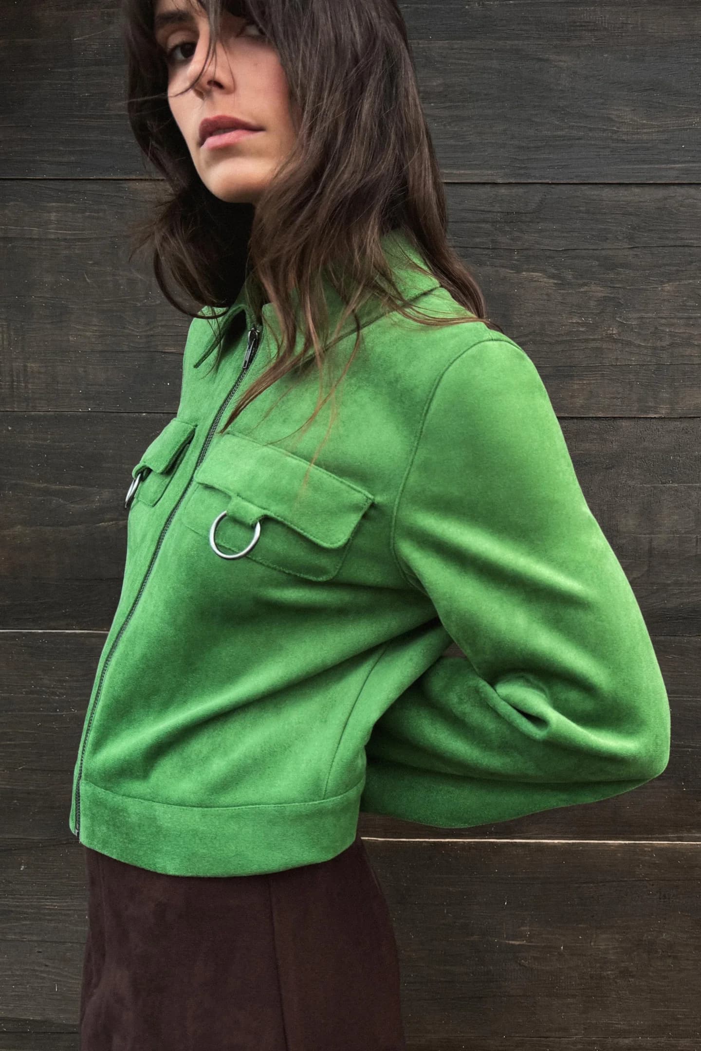 УКОРОЧЕННАЯ КУРТКА ИЗ ИСКУССТВЕННОЙ ЗАМШИ