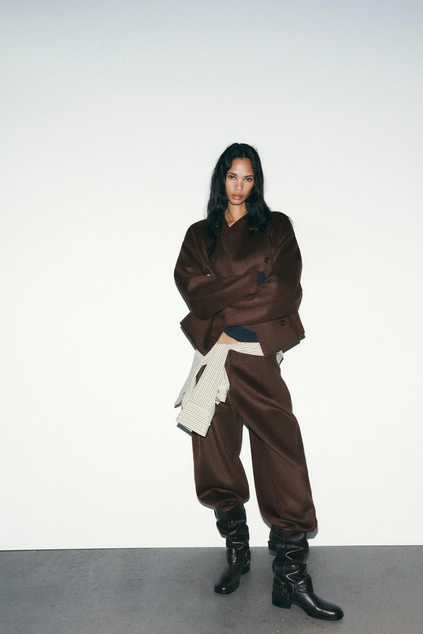 МЯГКАЯ КУРТКА С ДИАГОНАЛЬНОЙ ЗАКРЫВКОЙ