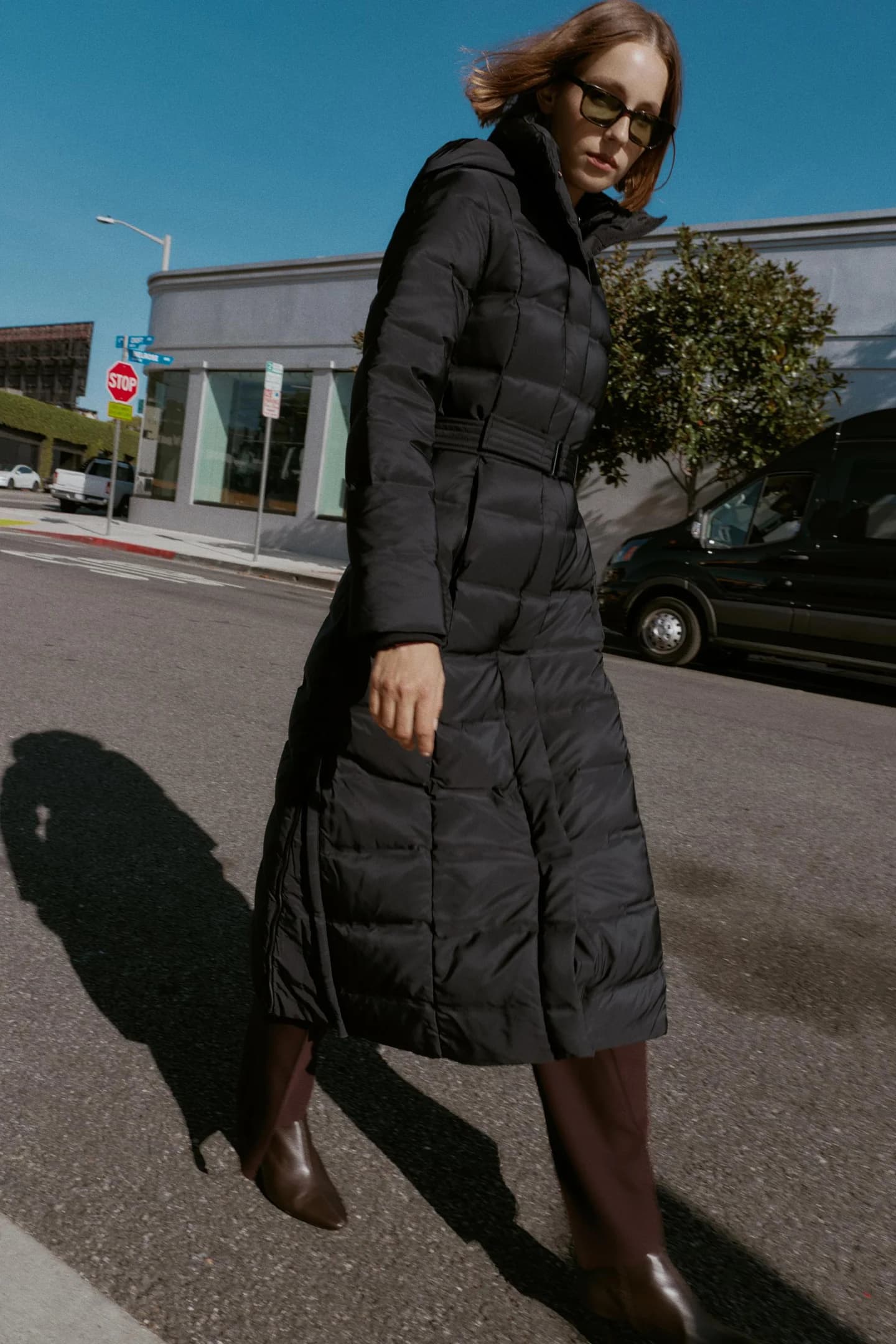 ДЛИННЫЙ СТЕГАНЫЙ АНОРАК 70 % ПУХ 30 % ПЕРО КАПЮШОН ВОДООТТАЛКИВАЮЩИЙ ВЕТРОЗАЩИТНЫЙ РЕМЕНЬ